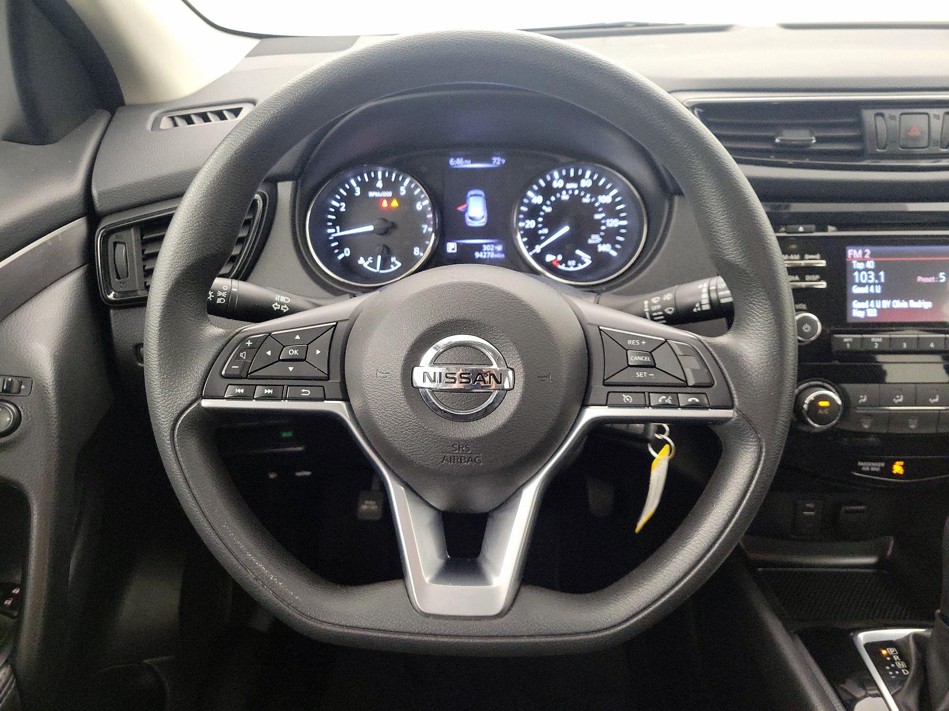 Thumbnail: 2017 Nissan Rogue Sport - 10