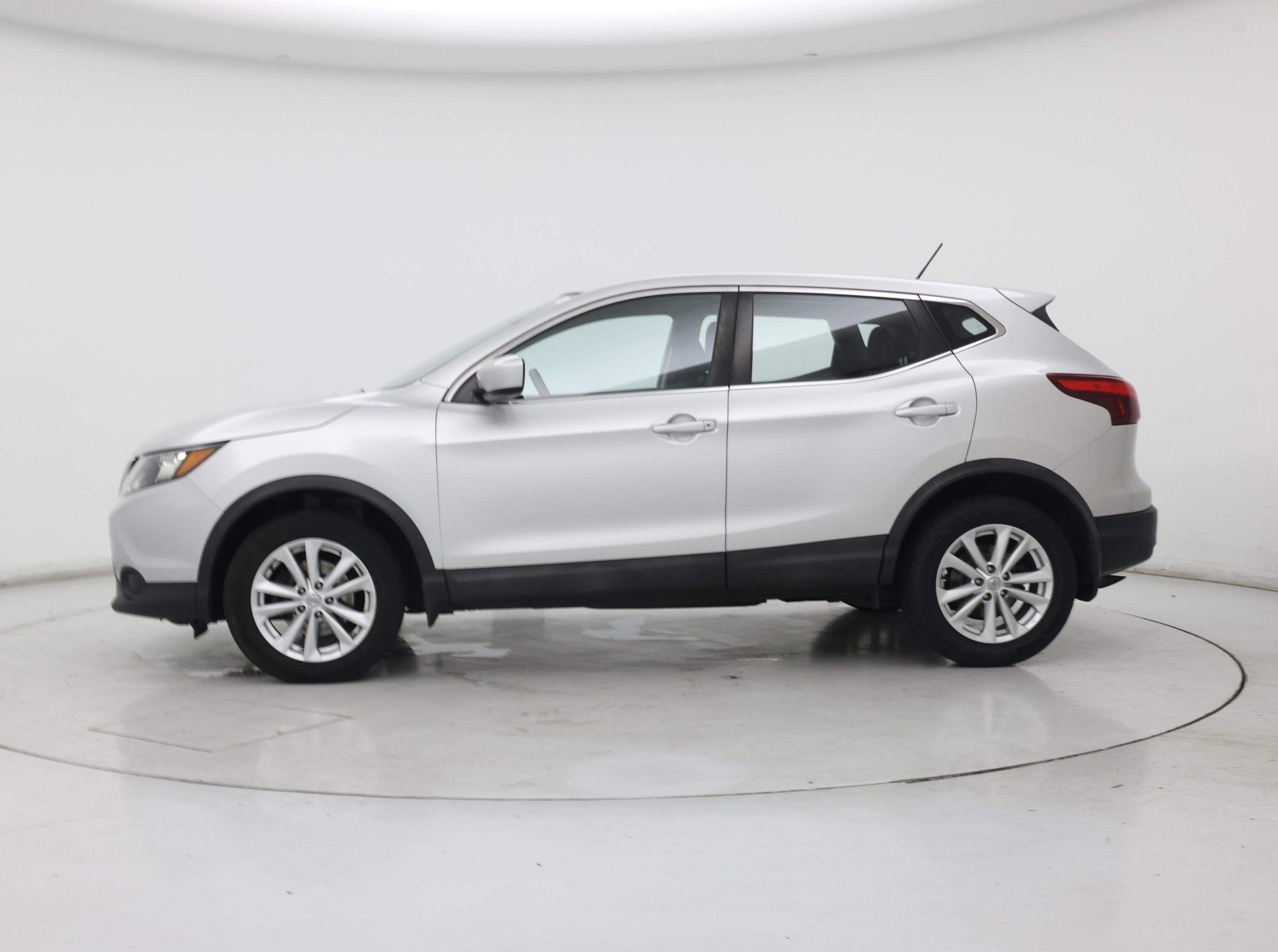Thumbnail: 2017 Nissan Rogue Sport - 3