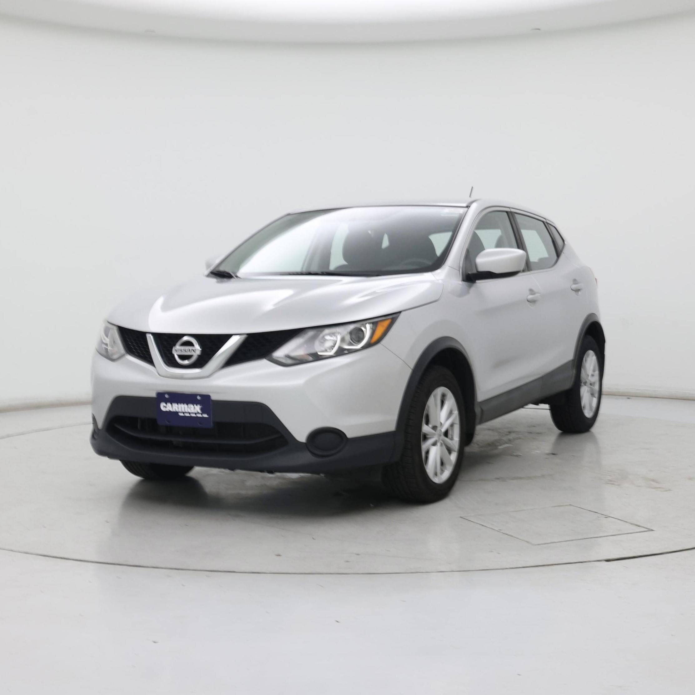 Thumbnail: 2017 Nissan Rogue Sport - 4