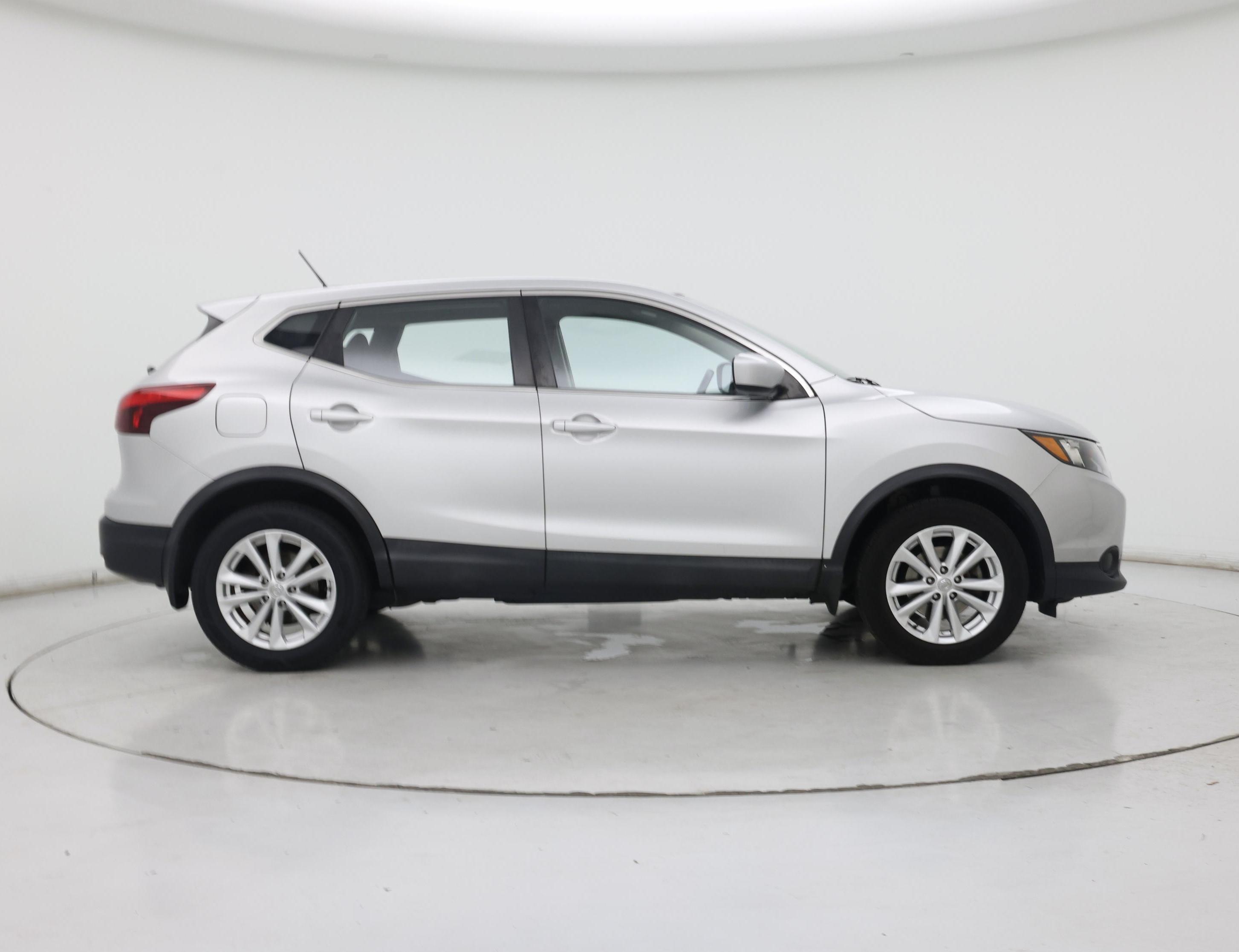 Thumbnail: 2017 Nissan Rogue Sport - 7