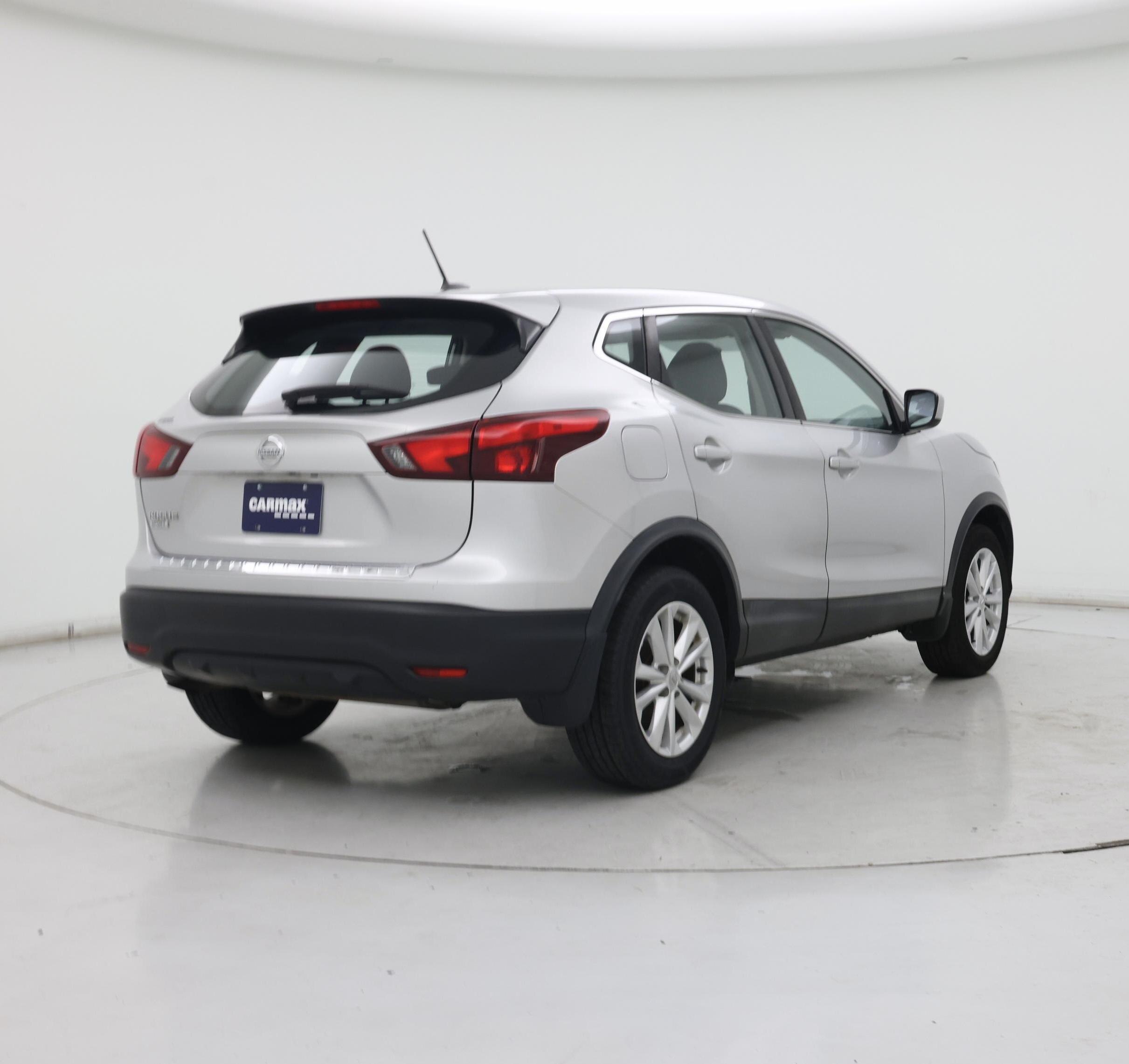 Thumbnail: 2017 Nissan Rogue Sport - 8
