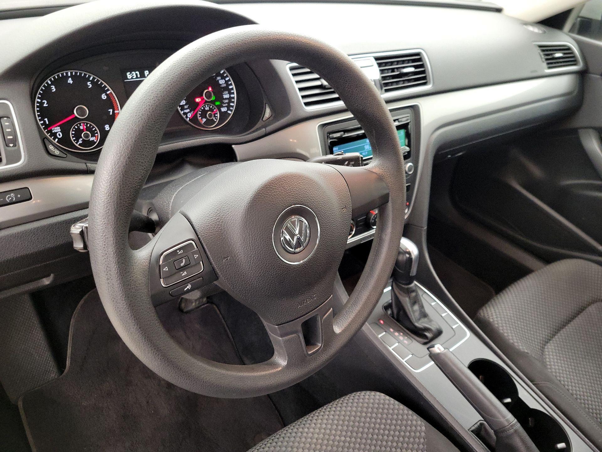 Thumbnail: 2014 Volkswagen Passat - 9