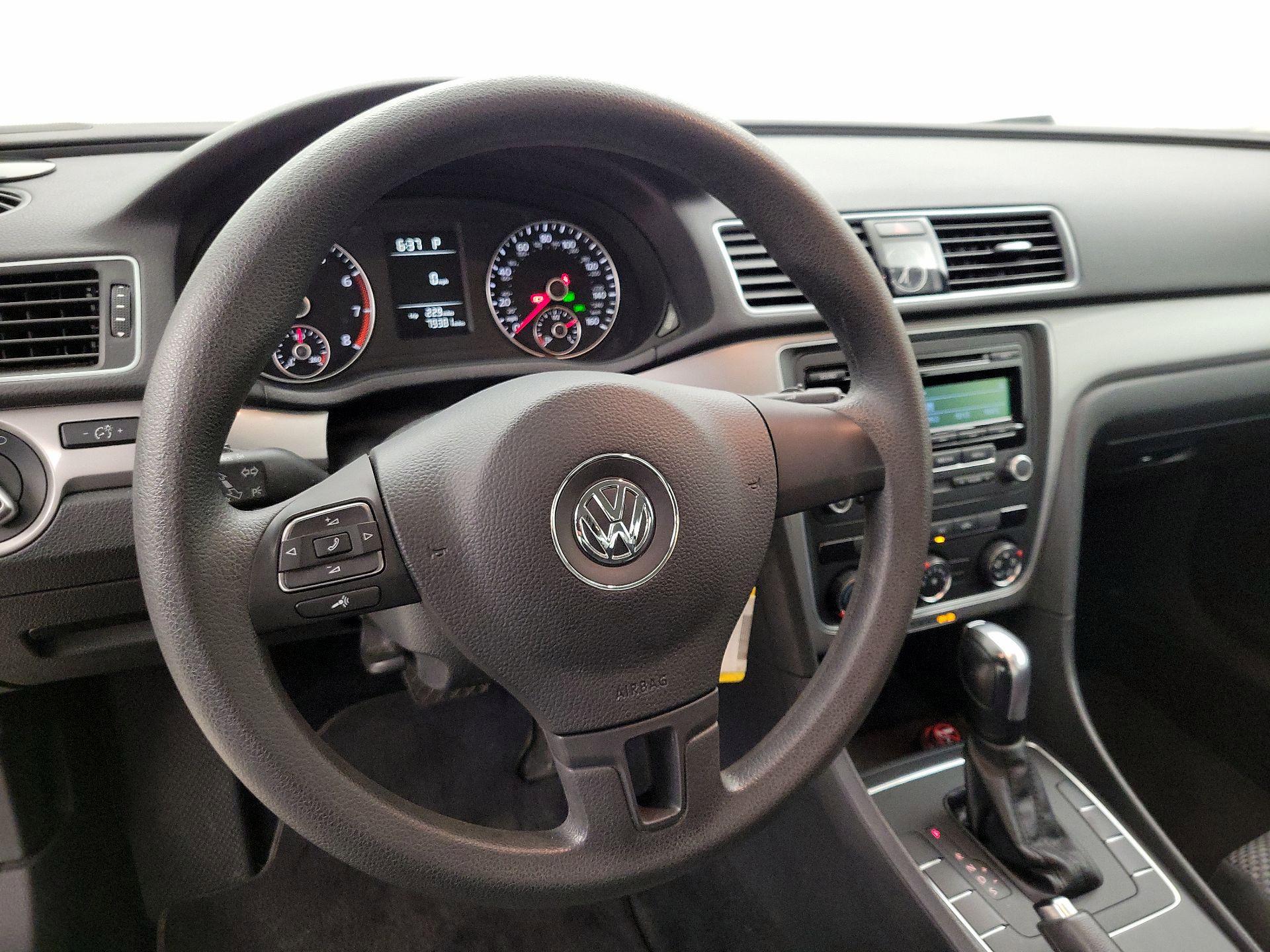 Thumbnail: 2014 Volkswagen Passat - 10
