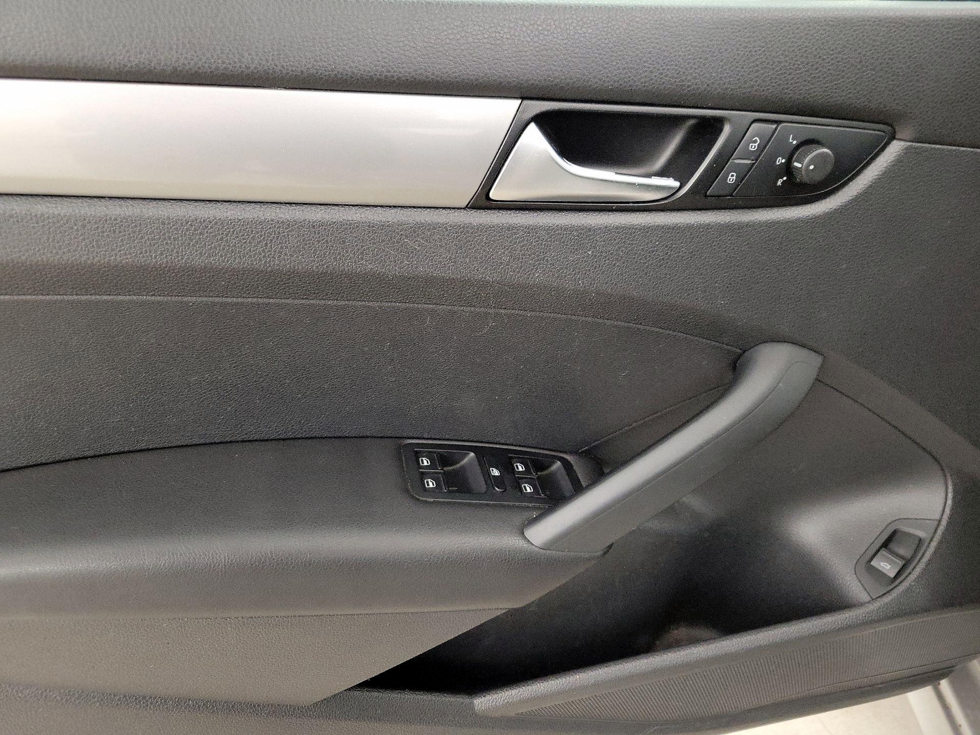 Thumbnail: 2014 Volkswagen Passat - 12