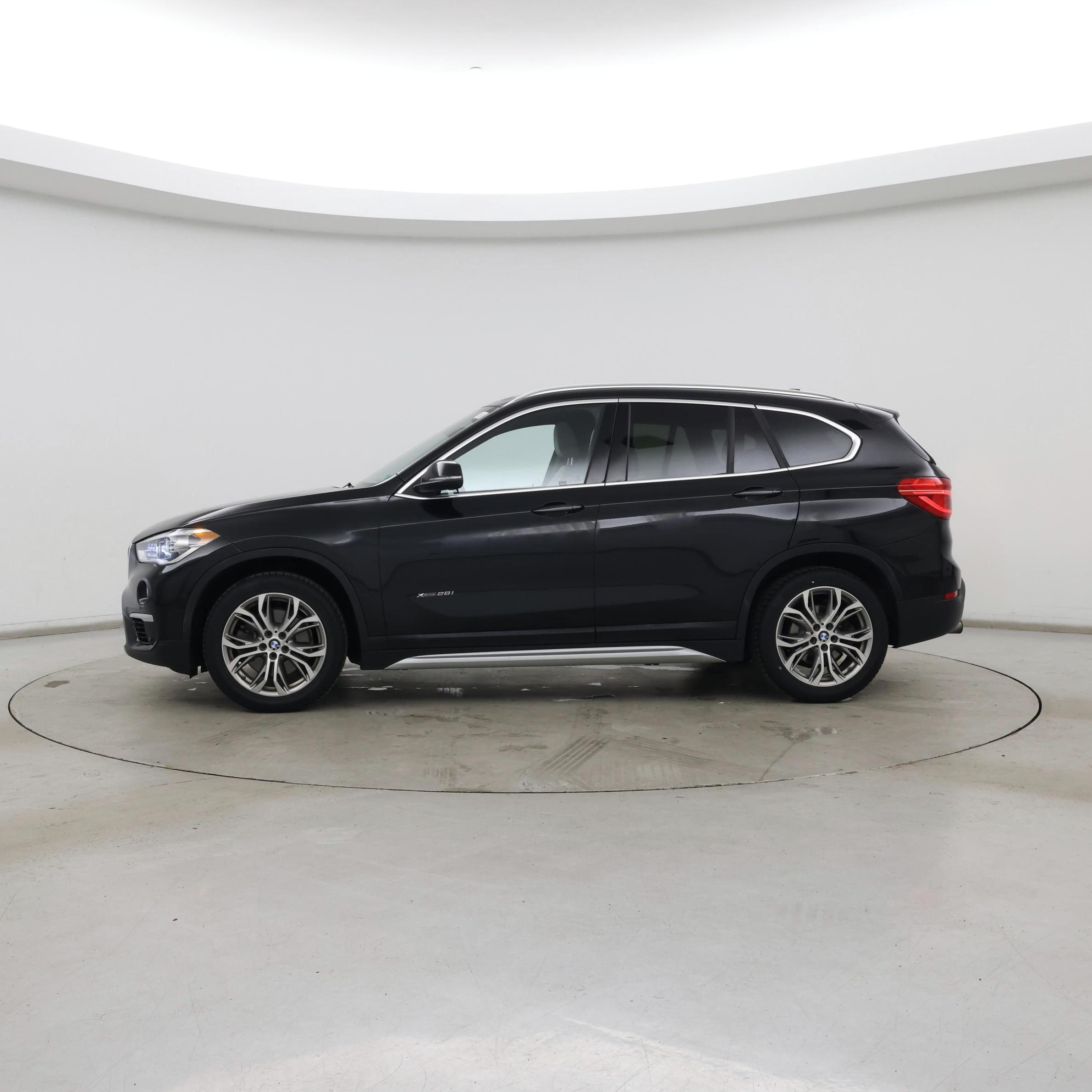 Thumbnail: 2017 BMW X1 - 3