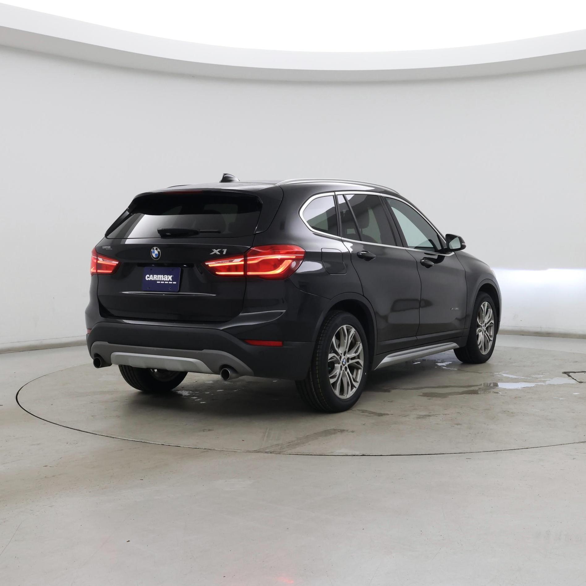 Thumbnail: 2017 BMW X1 - 8