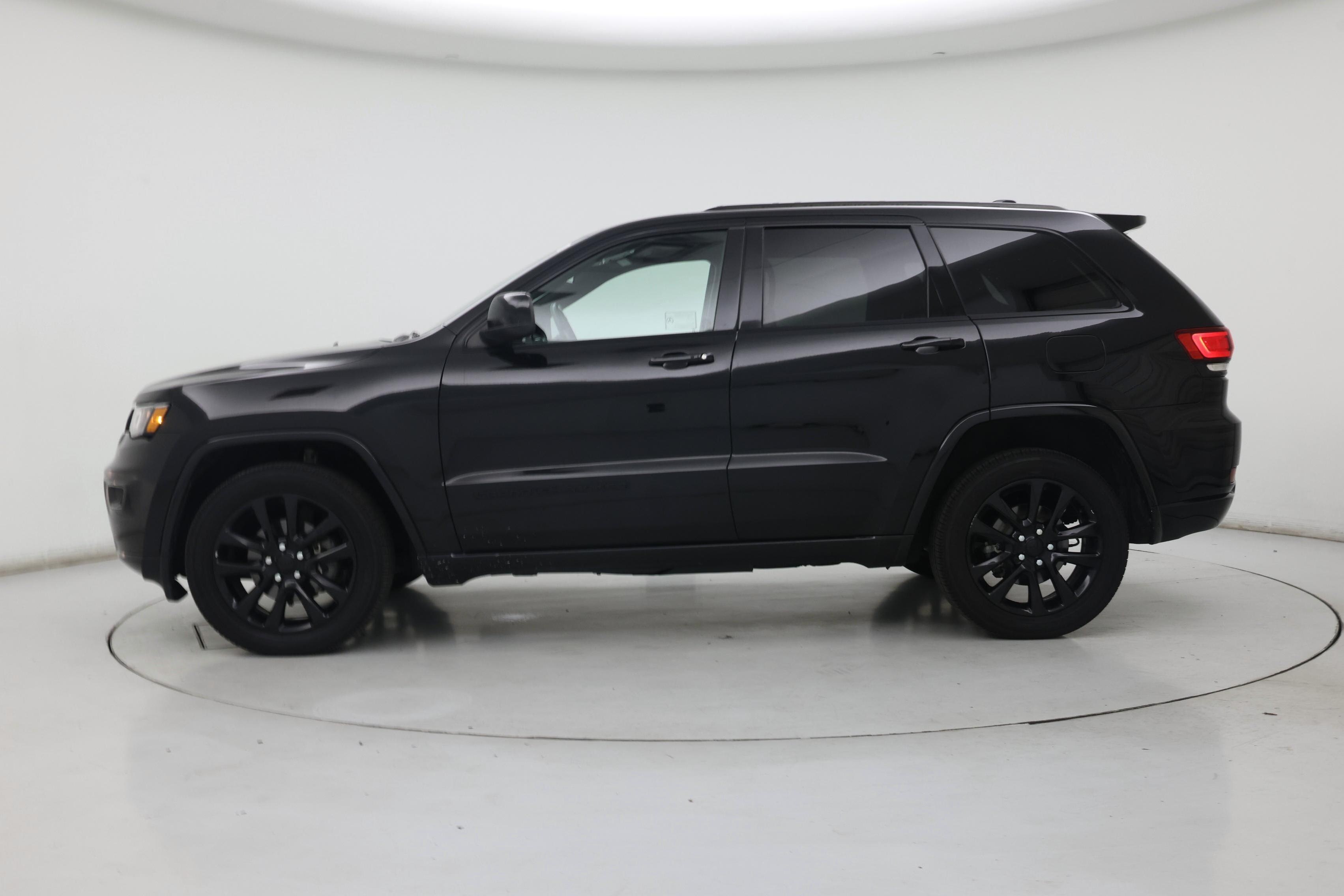 Thumbnail: 2020 Jeep Grand Cherokee - 3