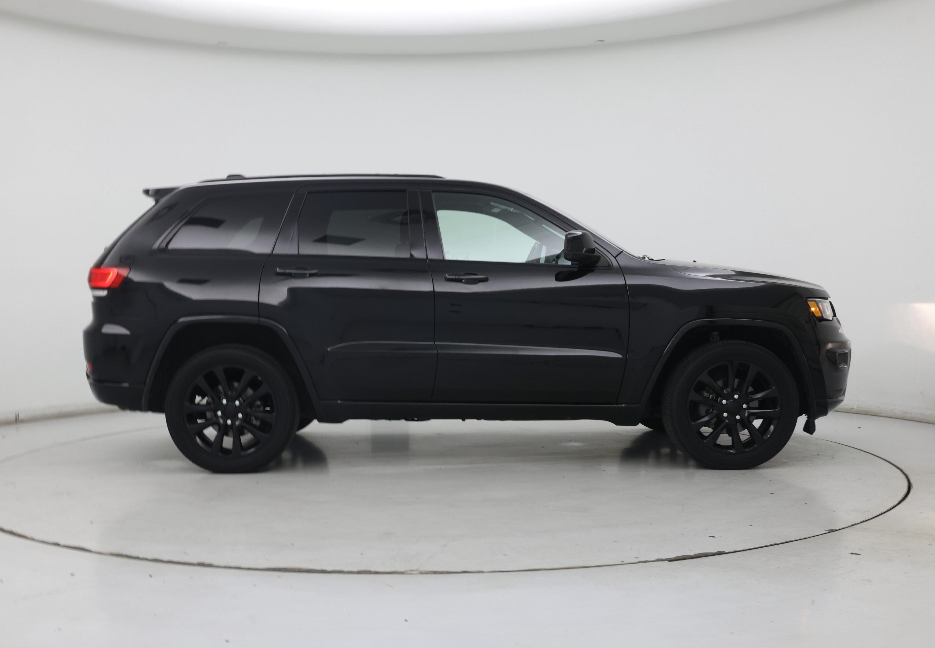 Thumbnail: 2020 Jeep Grand Cherokee - 7