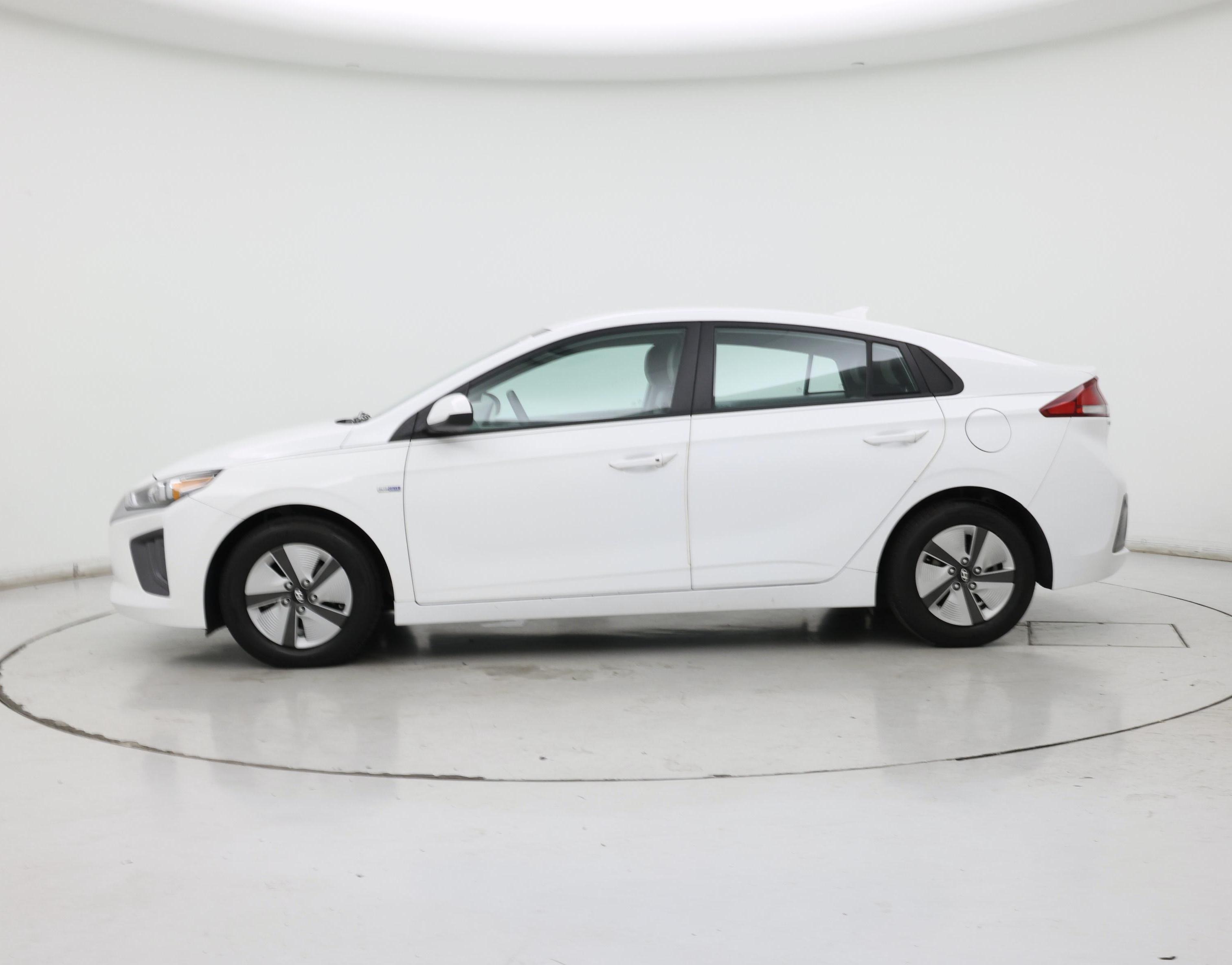 Thumbnail: 2020 Hyundai Ioniq - 3