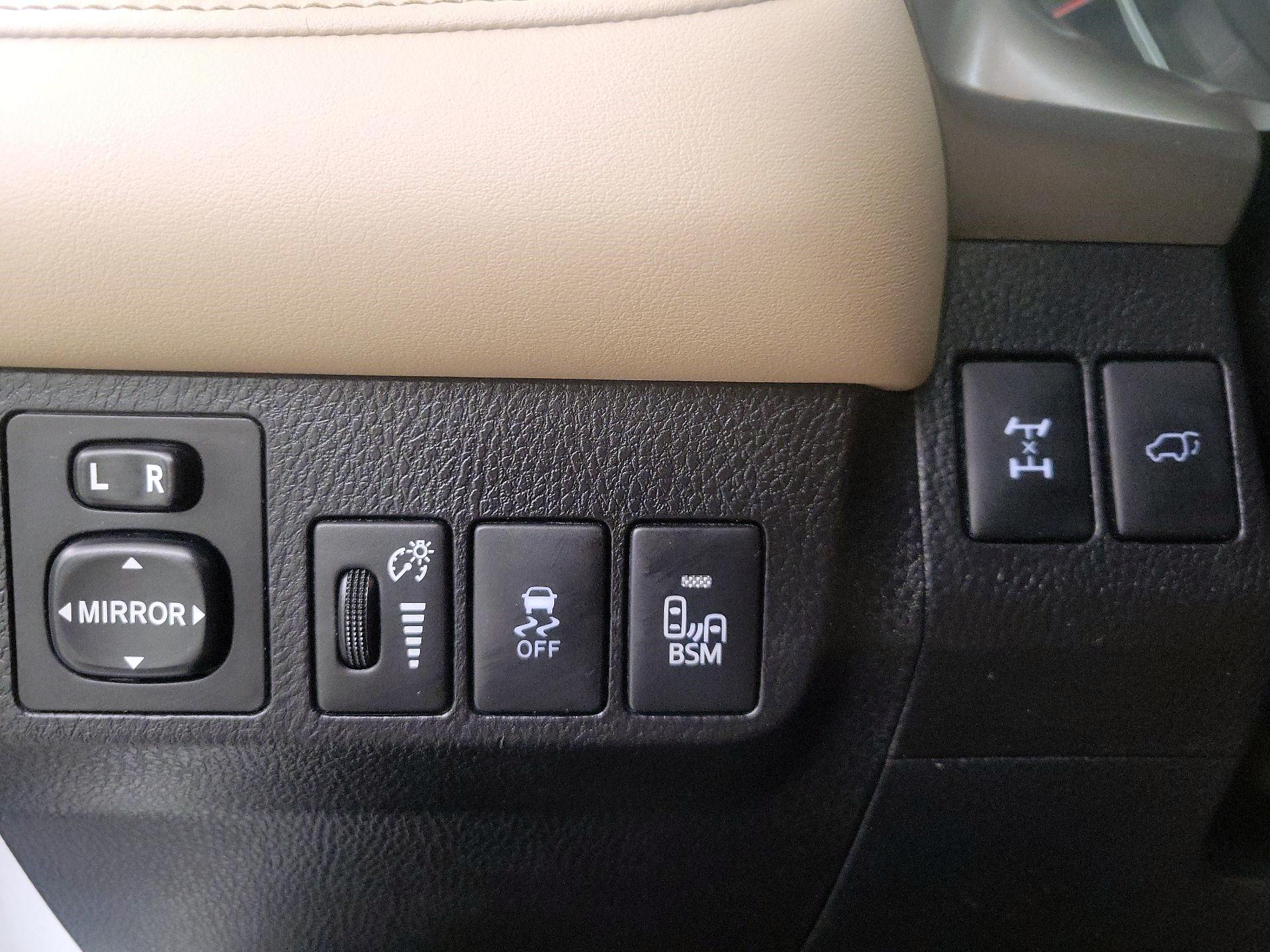 Thumbnail: 2015 Toyota RAV4 - 13