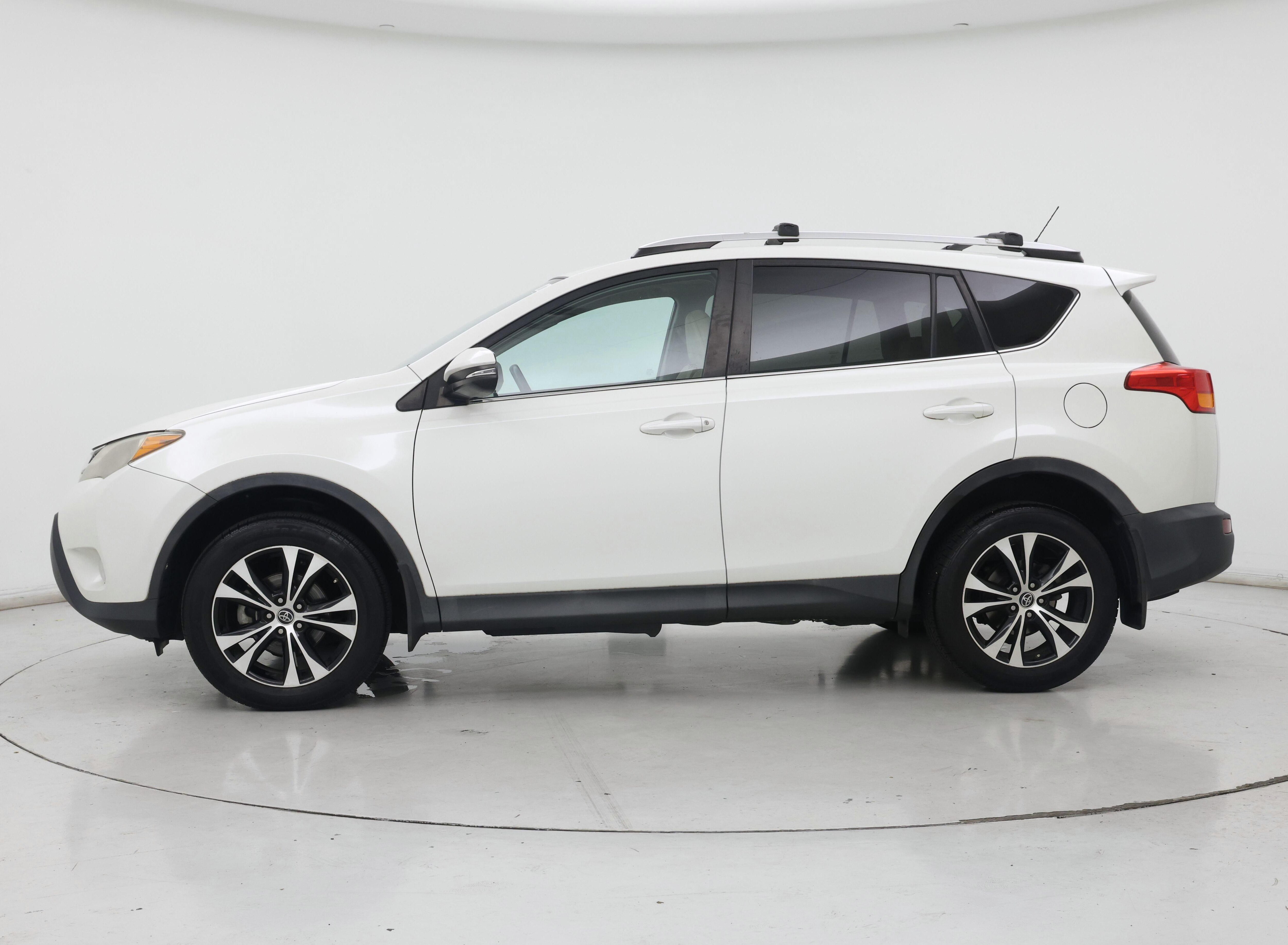 Thumbnail: 2015 Toyota RAV4 - 3