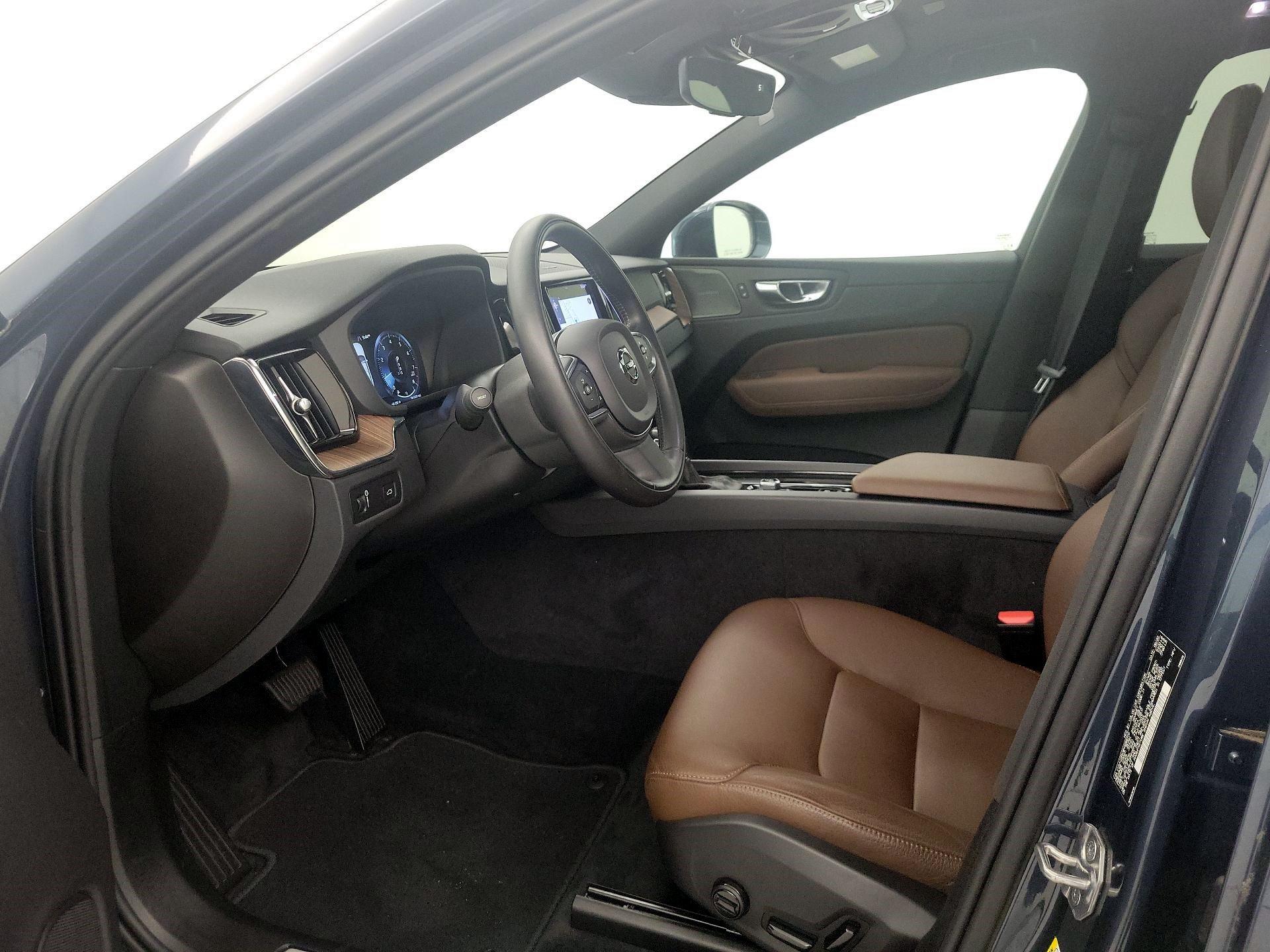 Thumbnail: 2021 Volvo XC60 - 11