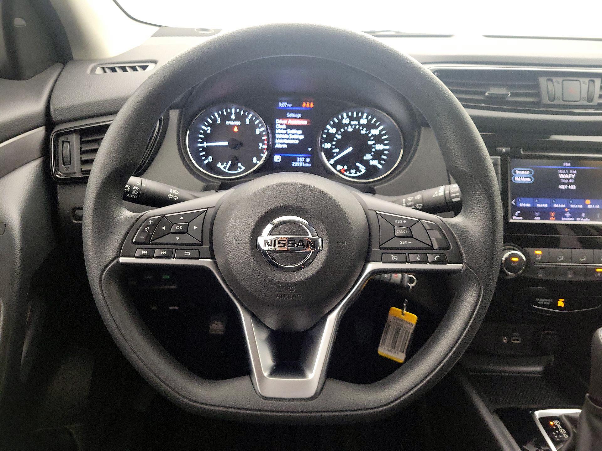 Thumbnail: 2020 Nissan Rogue Sport - 10