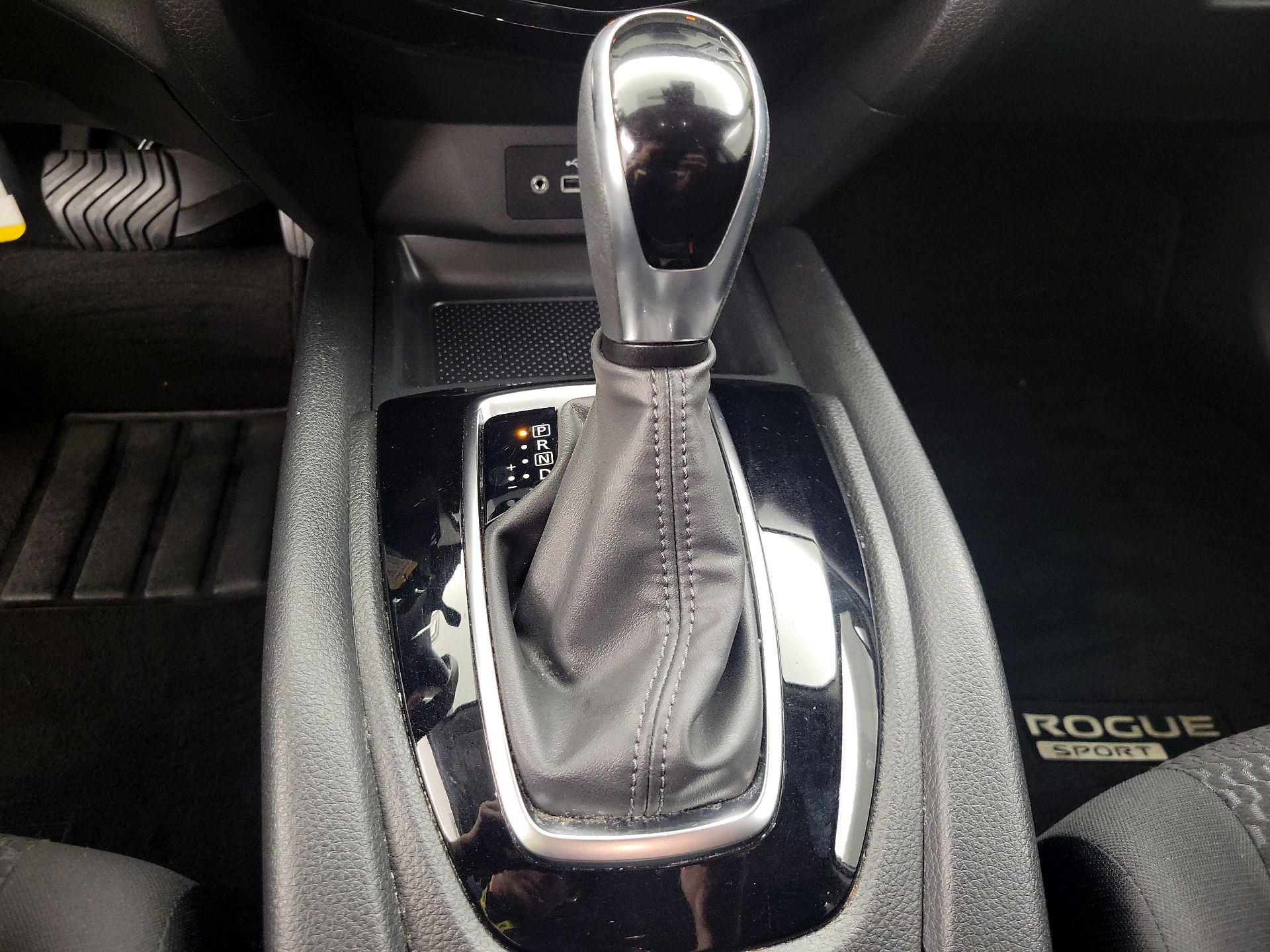 Thumbnail: 2020 Nissan Rogue Sport - 17