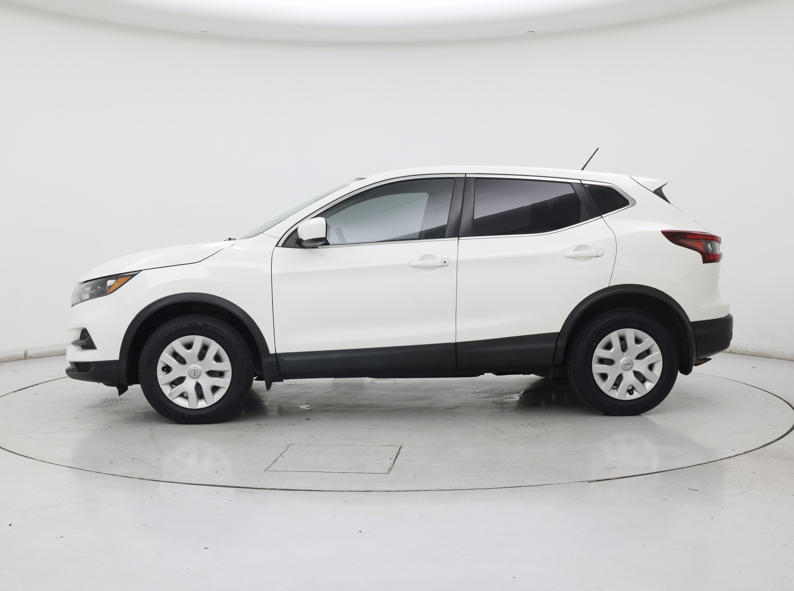 Thumbnail: 2020 Nissan Rogue Sport - 3