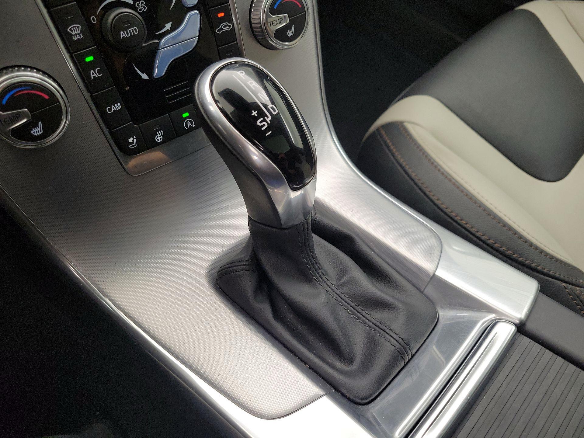 Thumbnail: 2018 Volvo S60 - 17