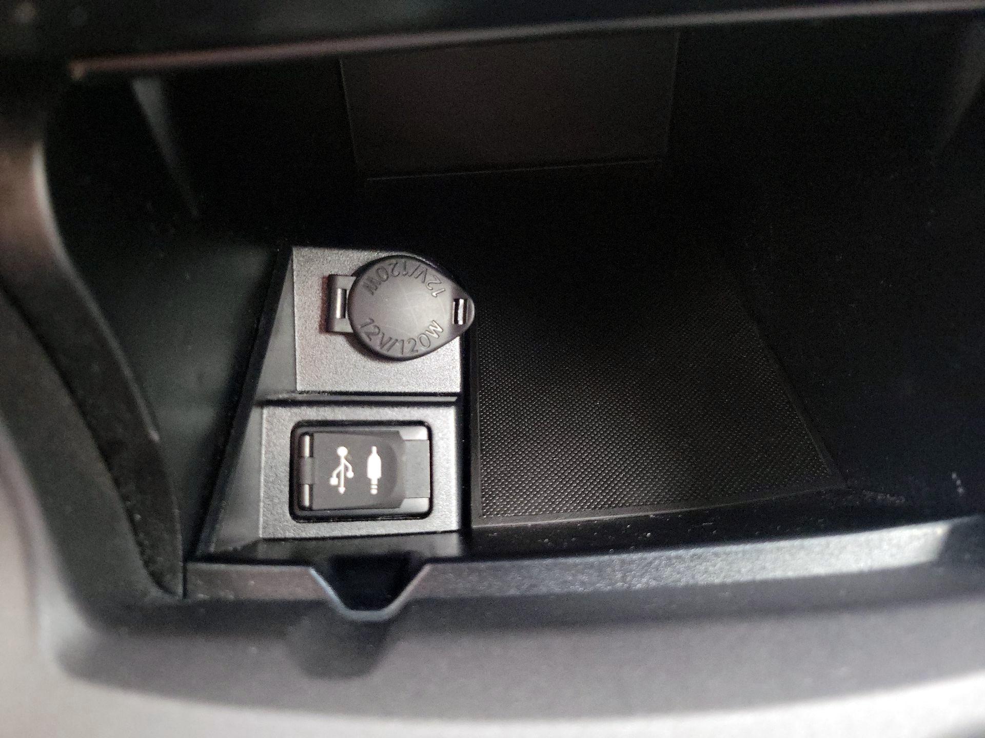Thumbnail: 2017 Toyota Camry - 18