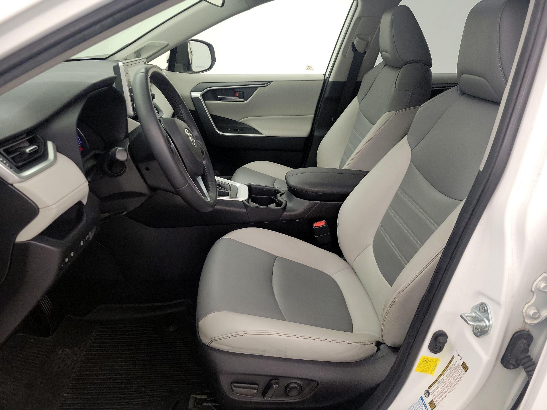 Thumbnail: 2019 Toyota RAV4 - 11