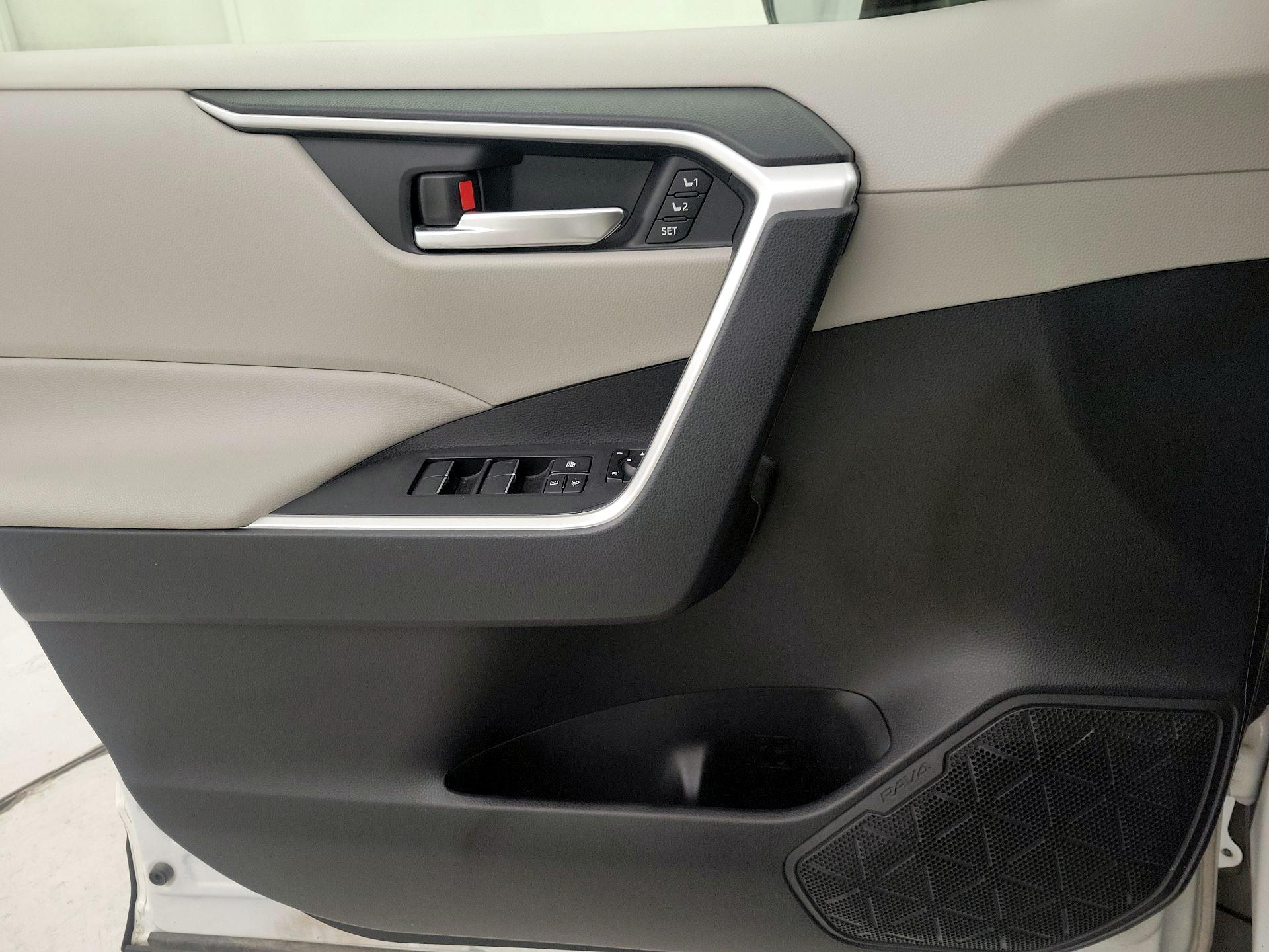 Thumbnail: 2019 Toyota RAV4 - 12