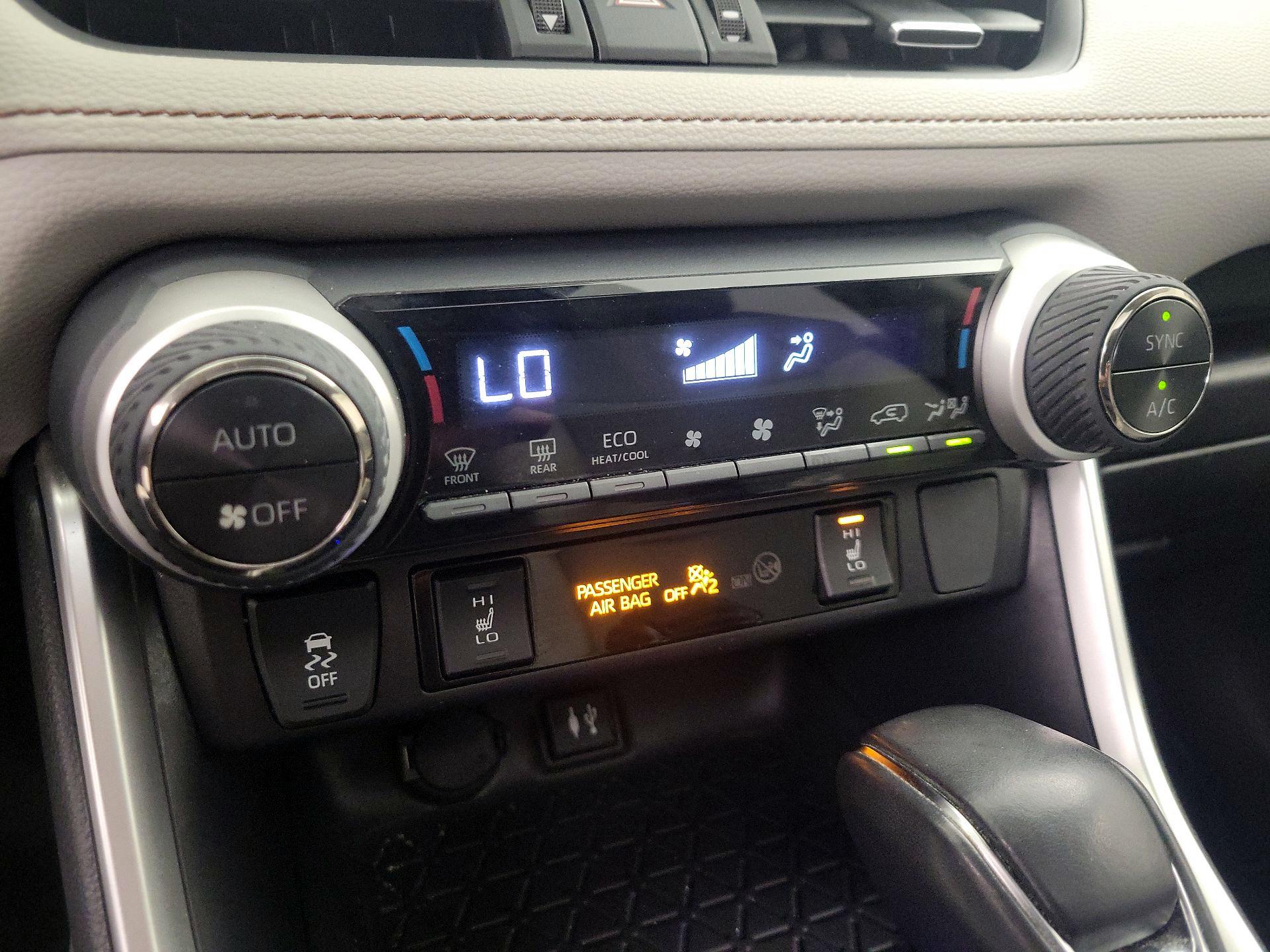 Thumbnail: 2019 Toyota RAV4 - 16