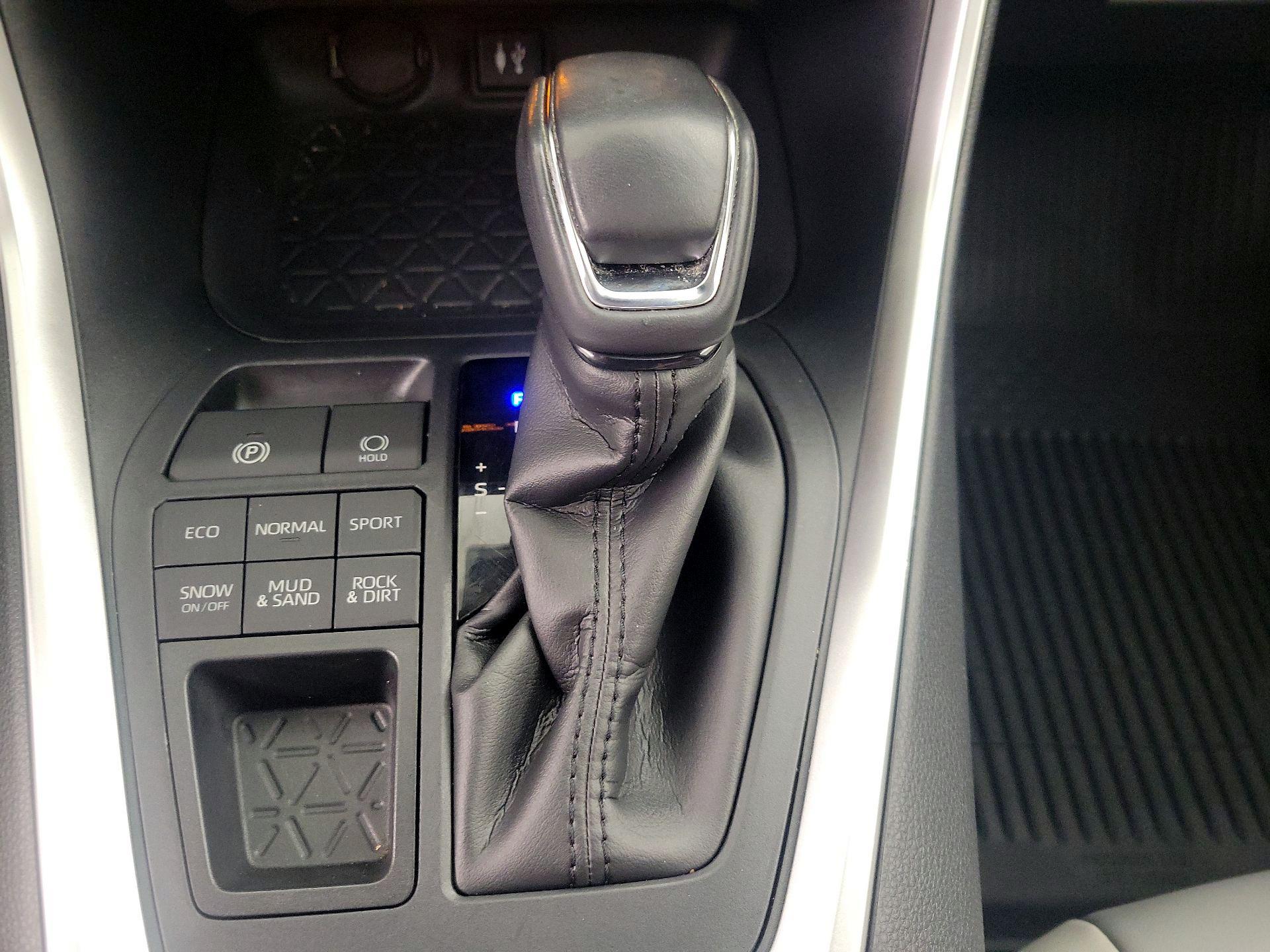 Thumbnail: 2019 Toyota RAV4 - 17