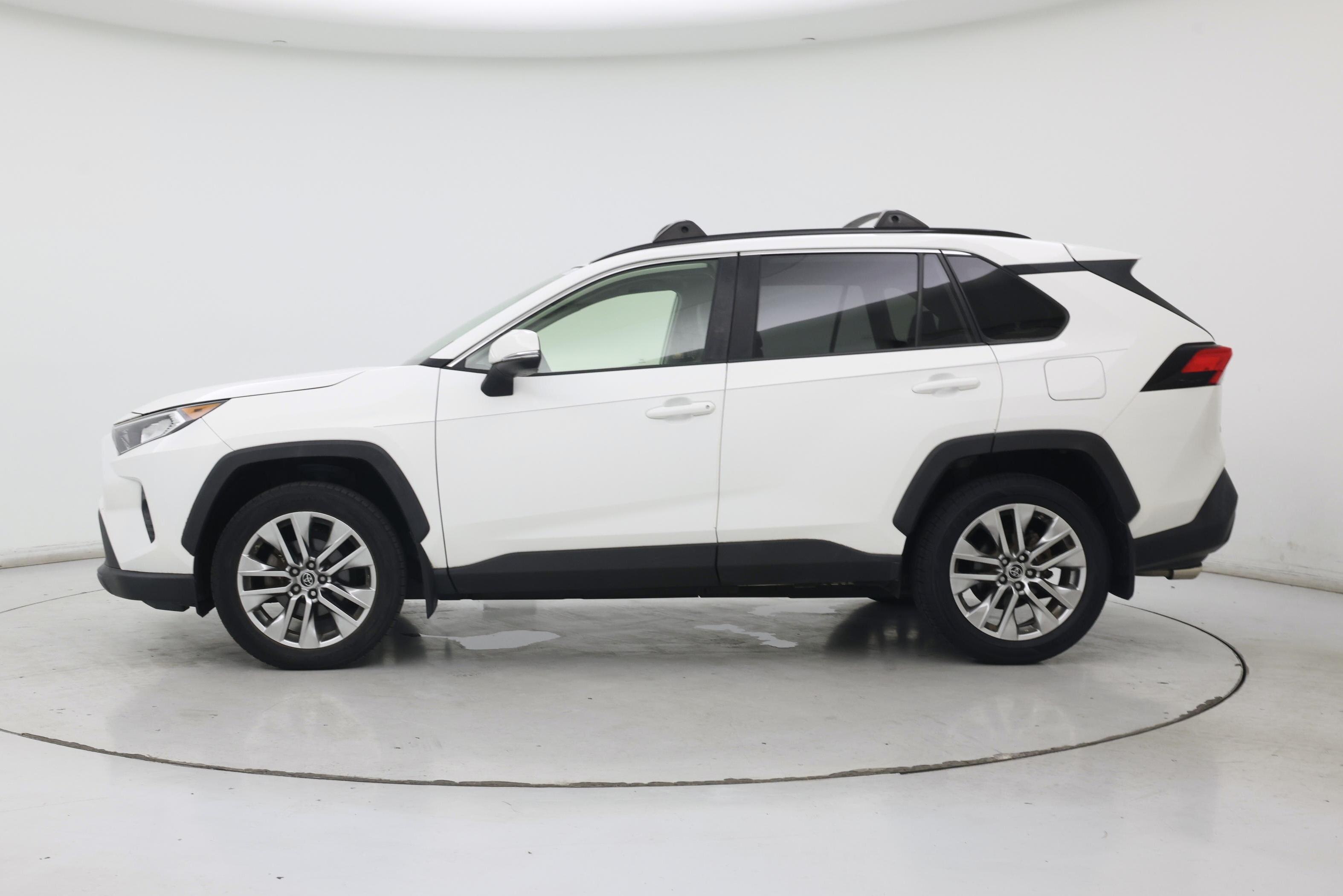 Thumbnail: 2019 Toyota RAV4 - 3