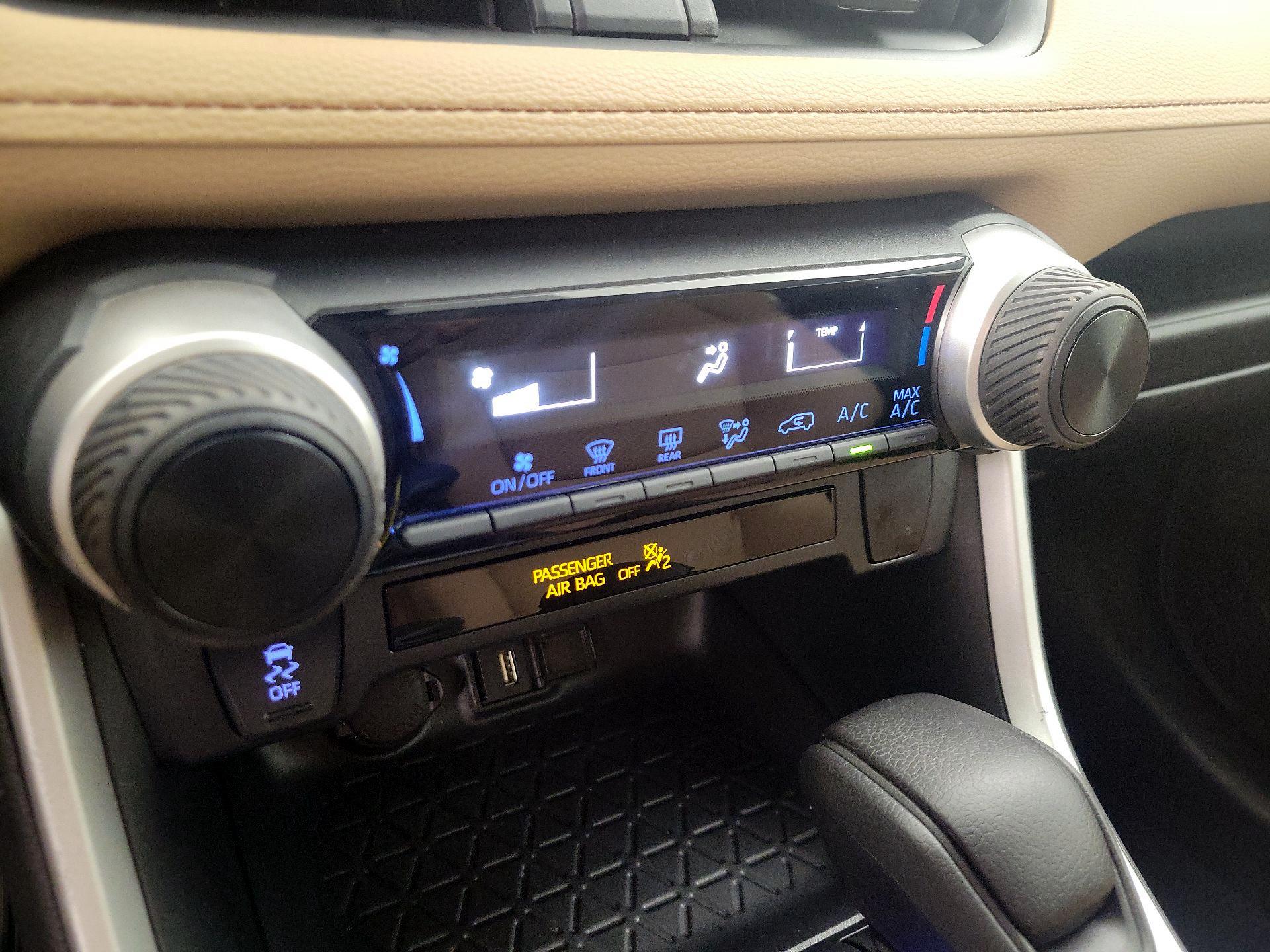 Thumbnail: 2020 Toyota RAV4 - 16