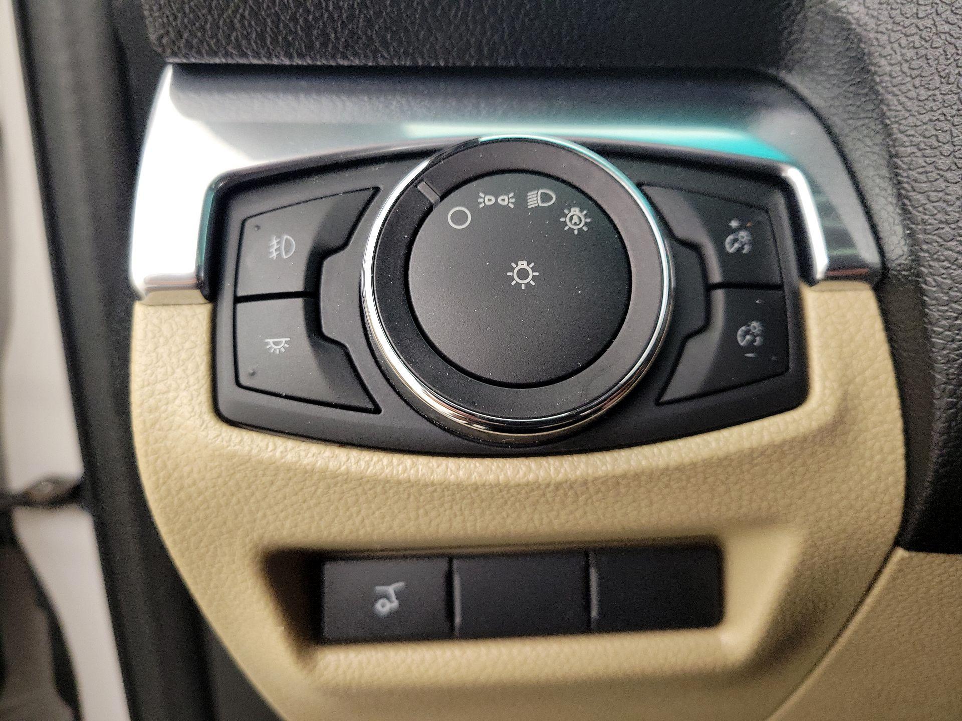 Thumbnail: 2016 Ford Explorer - 13
