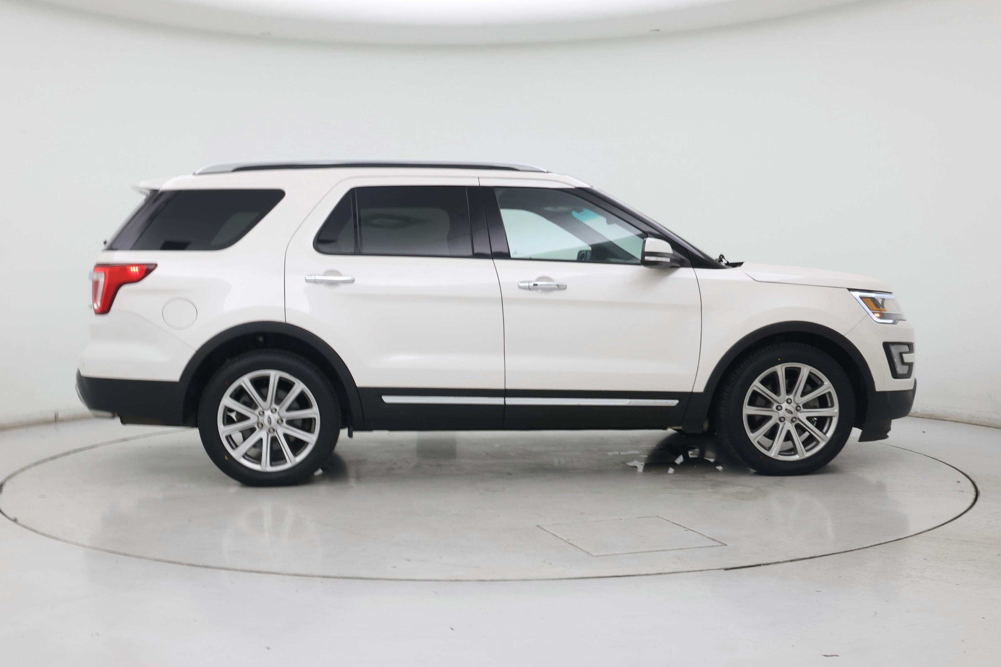 Thumbnail: 2016 Ford Explorer - 7