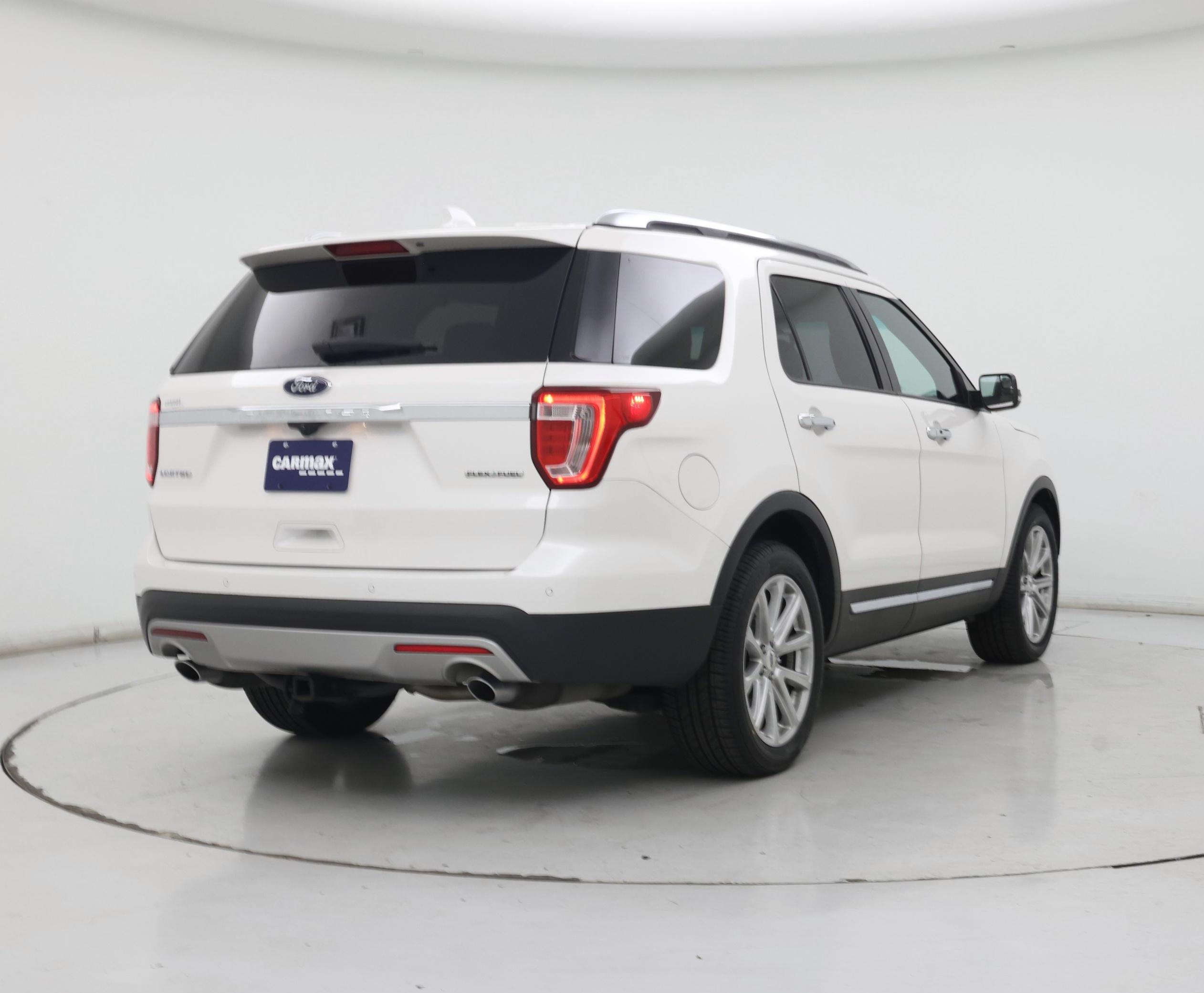Thumbnail: 2016 Ford Explorer - 8