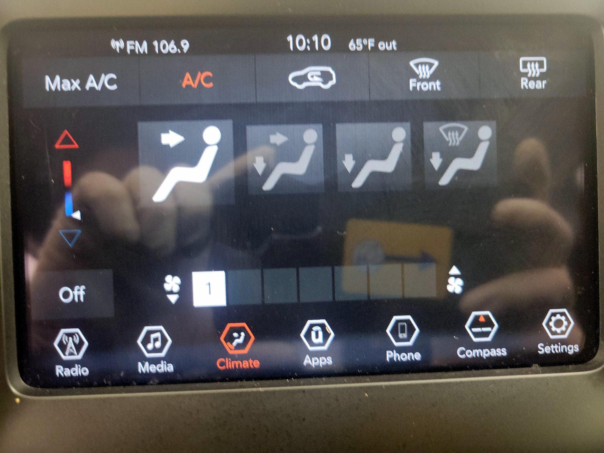 Thumbnail: 2019 Jeep Cherokee - 17