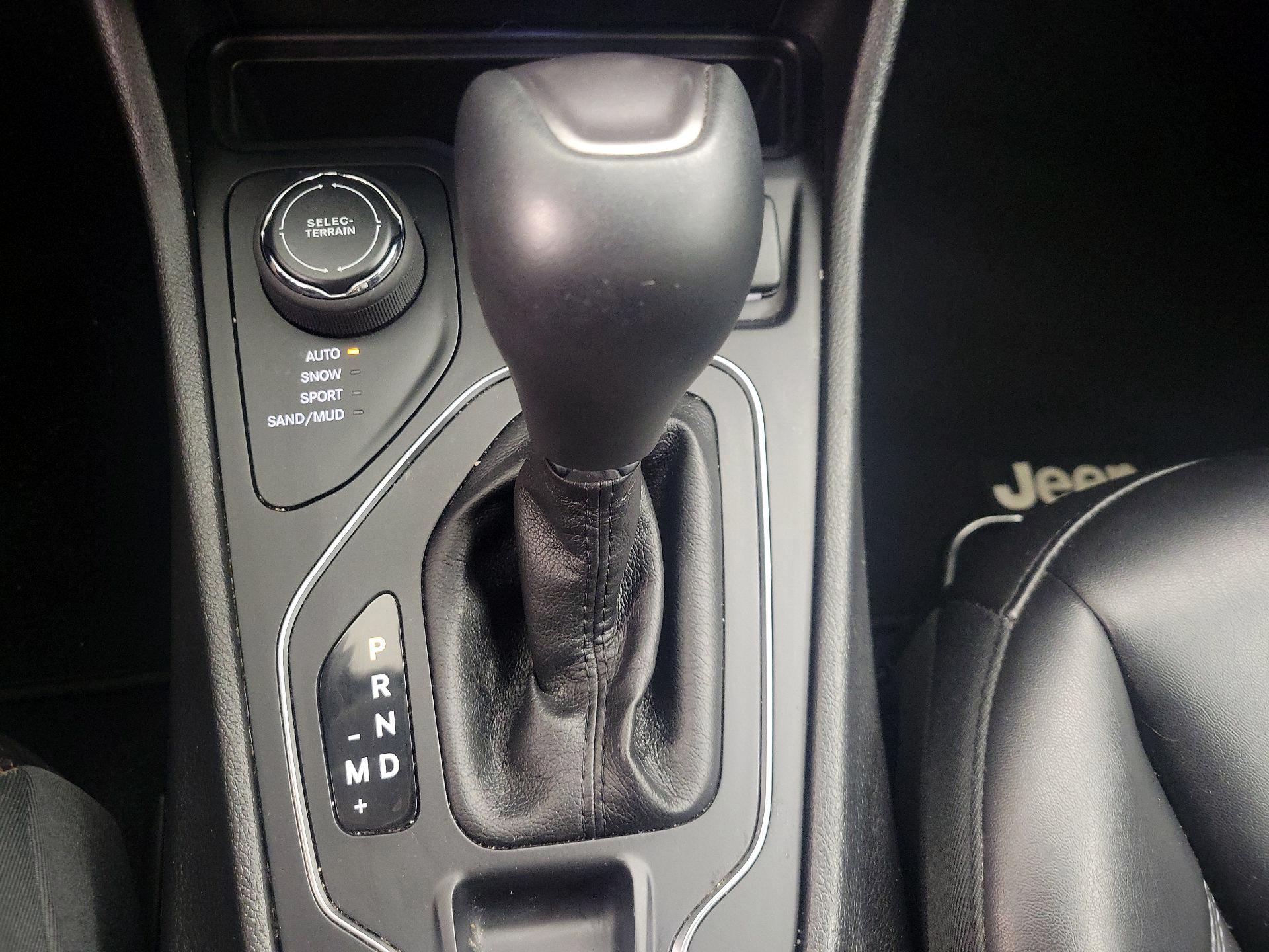 Thumbnail: 2019 Jeep Cherokee - 18
