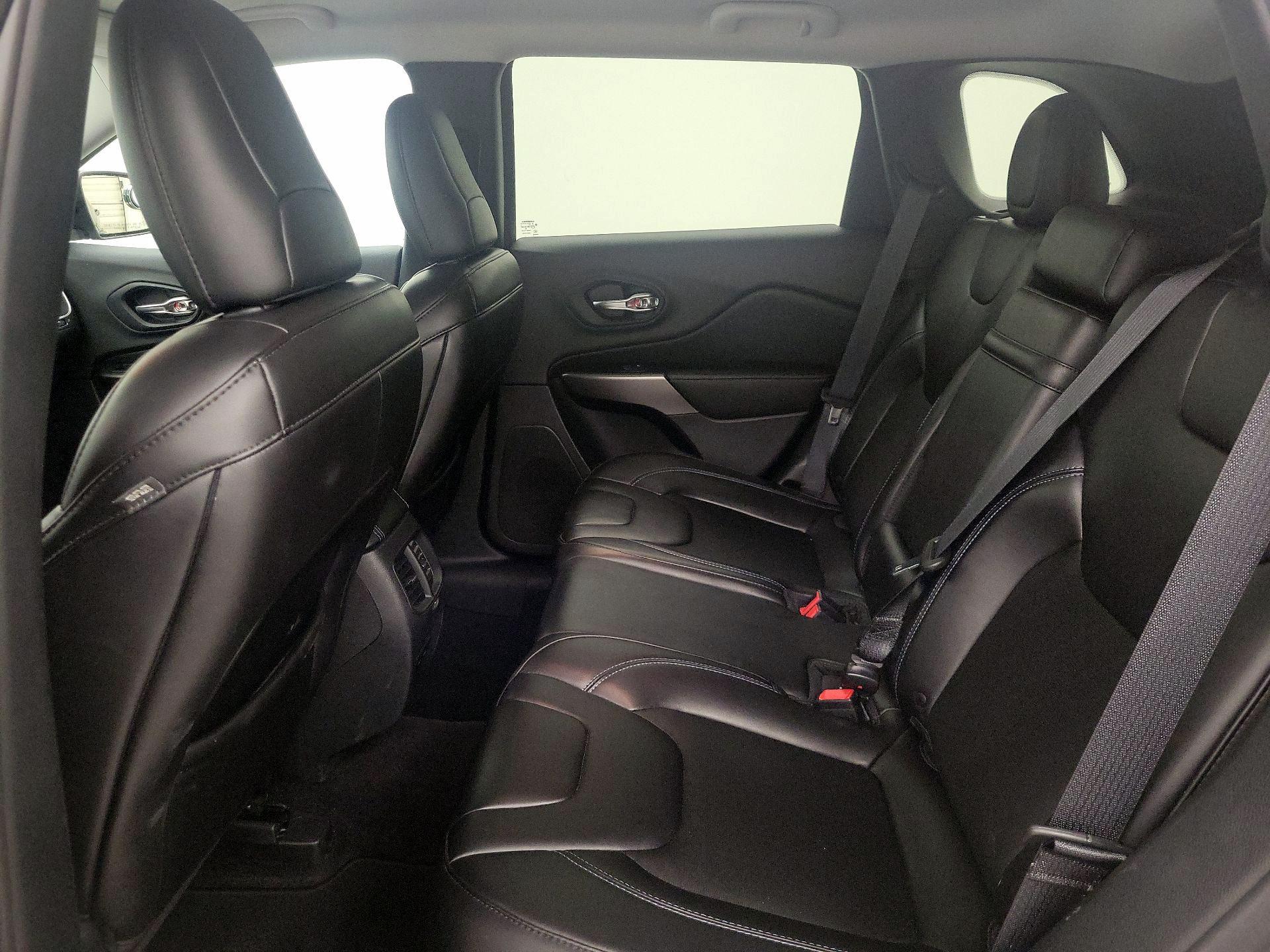 Thumbnail: 2019 Jeep Cherokee - 20