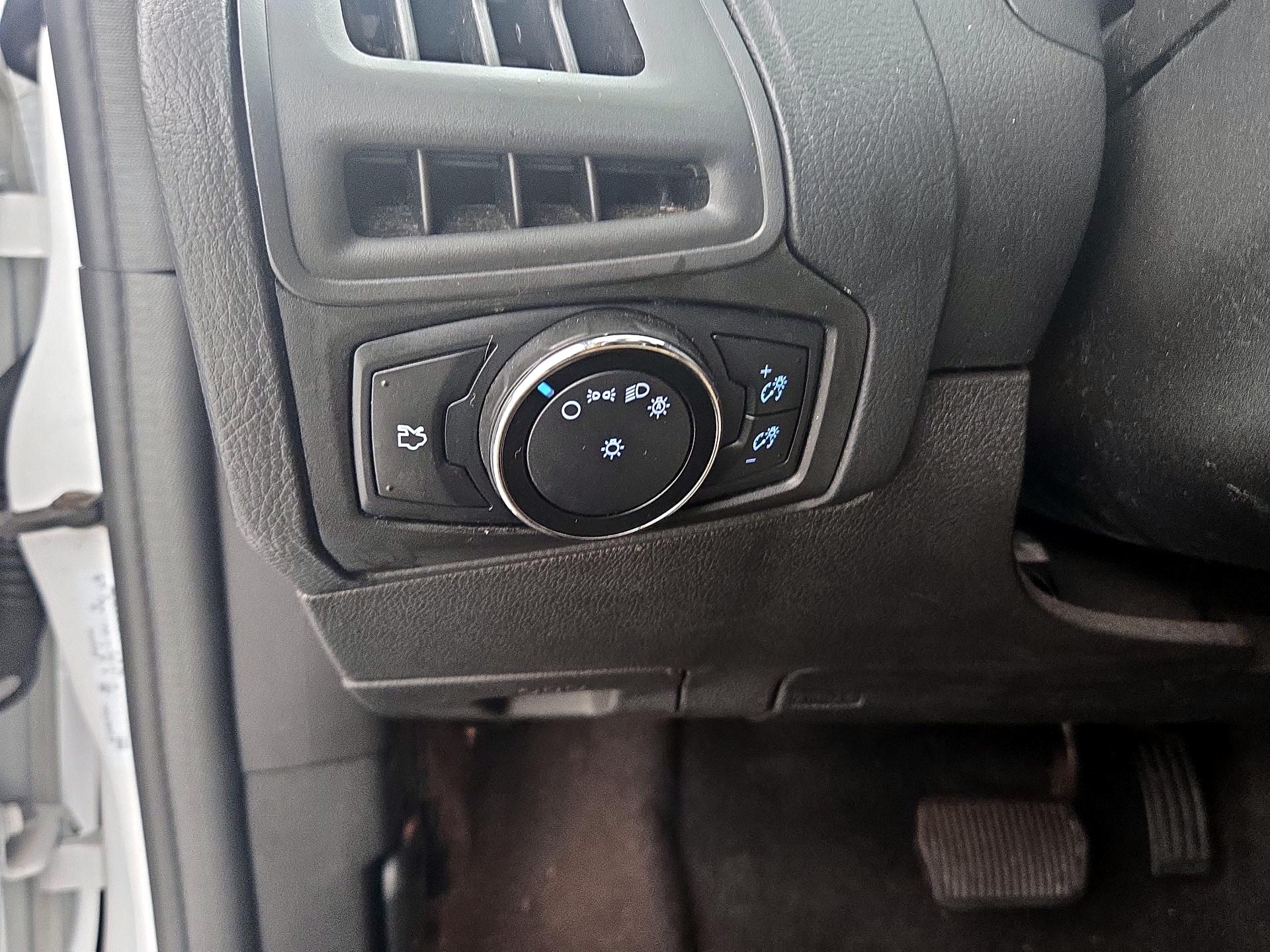 Thumbnail: 2014 Ford Focus - 13