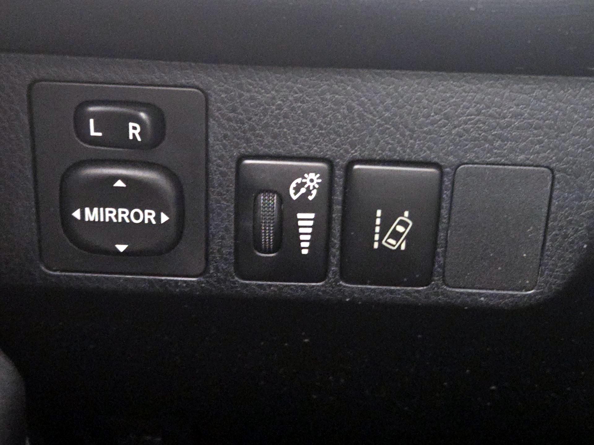 Thumbnail: 2017 Toyota RAV4 - 13