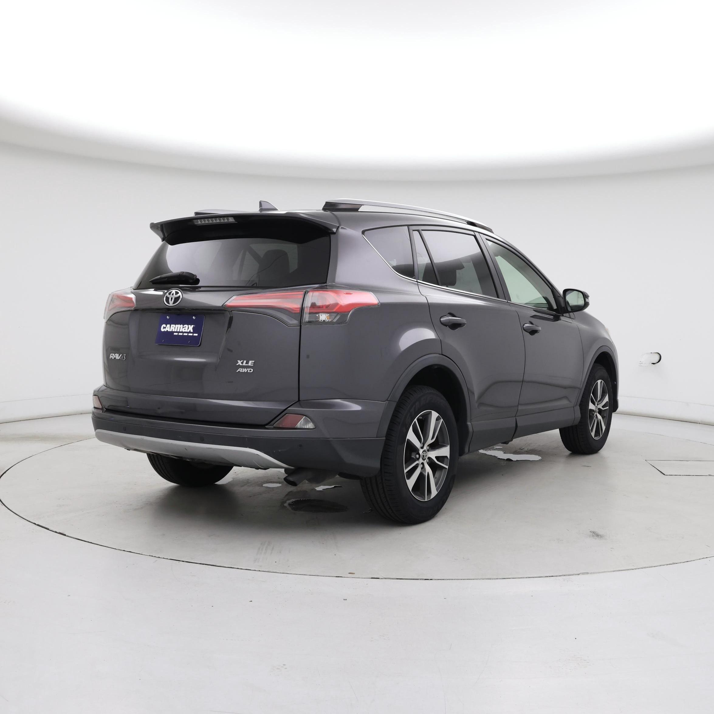Thumbnail: 2017 Toyota RAV4 - 8