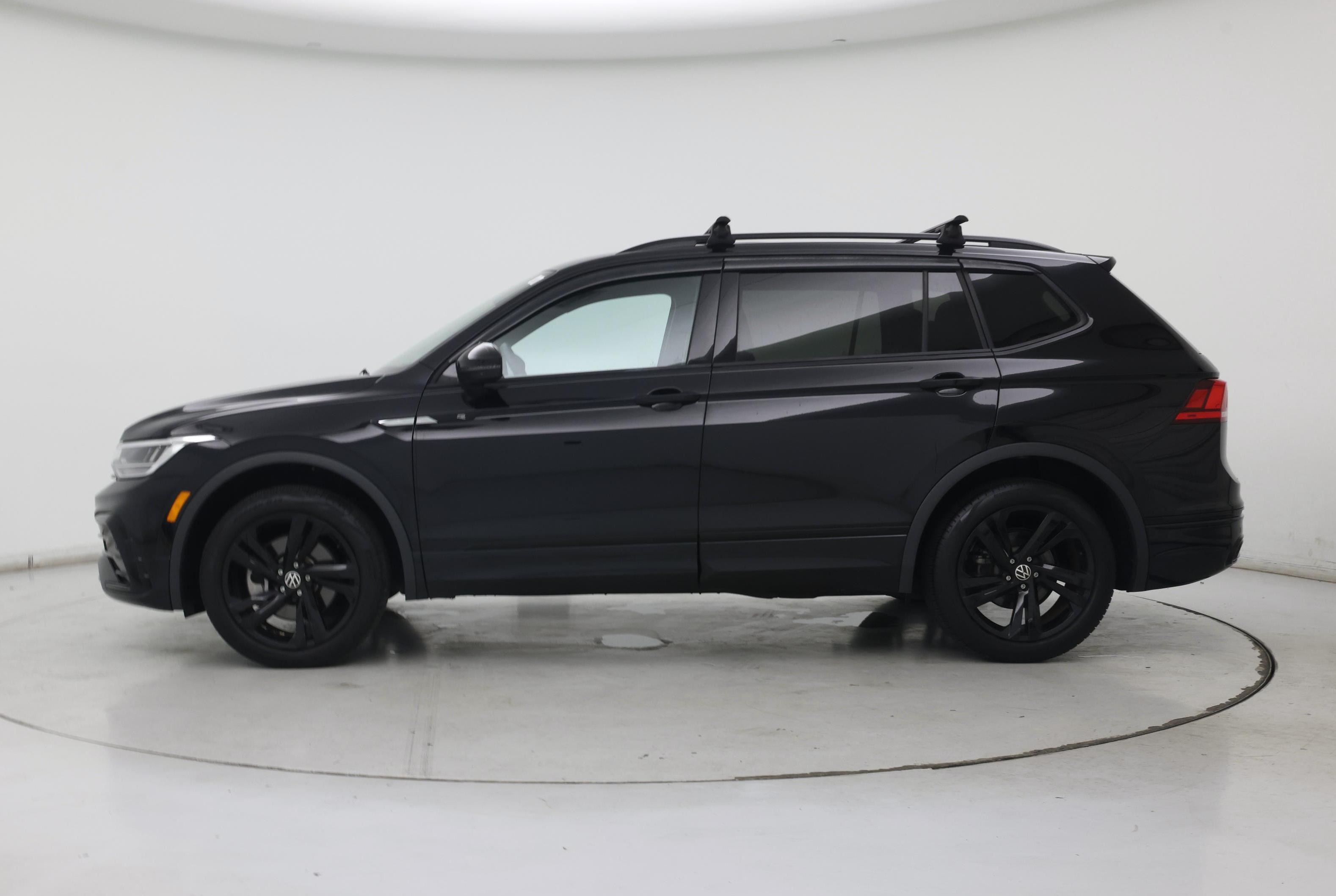Thumbnail: 2023 Volkswagen Tiguan - 3