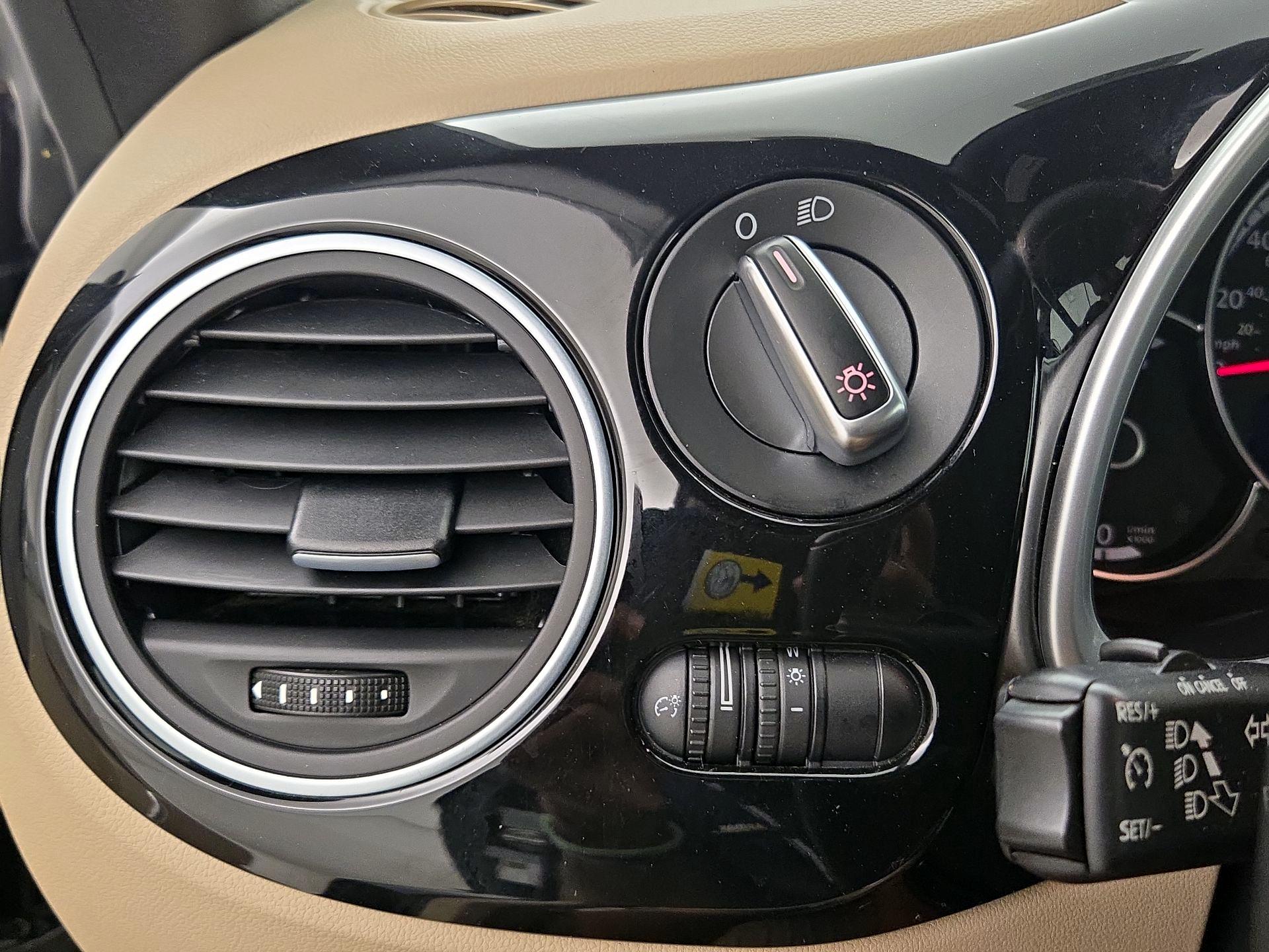 Thumbnail: 2014 Volkswagen Beetle - 13
