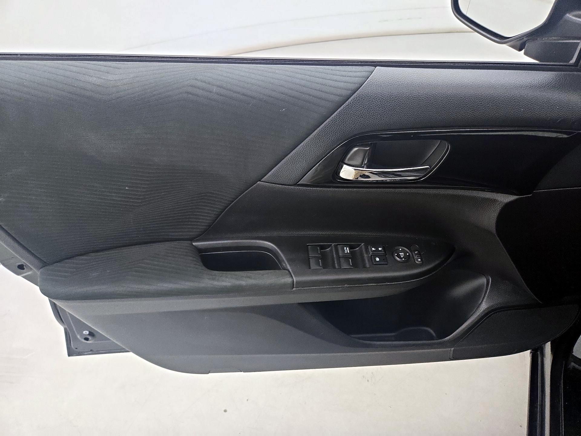 Thumbnail: 2016 Honda Accord - 12