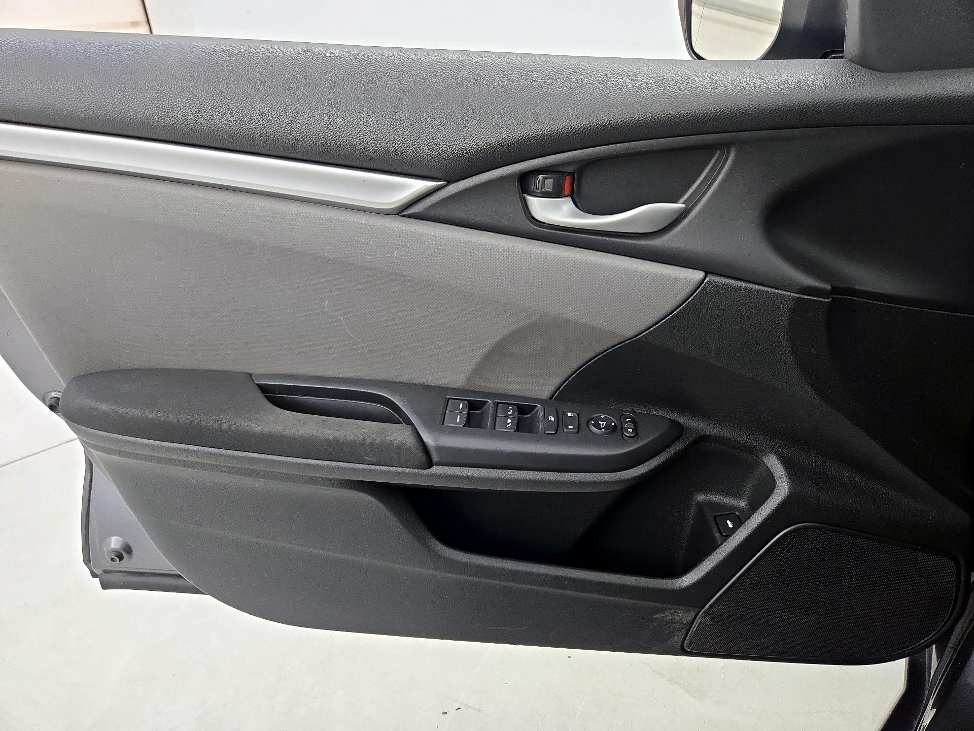 Thumbnail: 2016 Honda Civic - 12