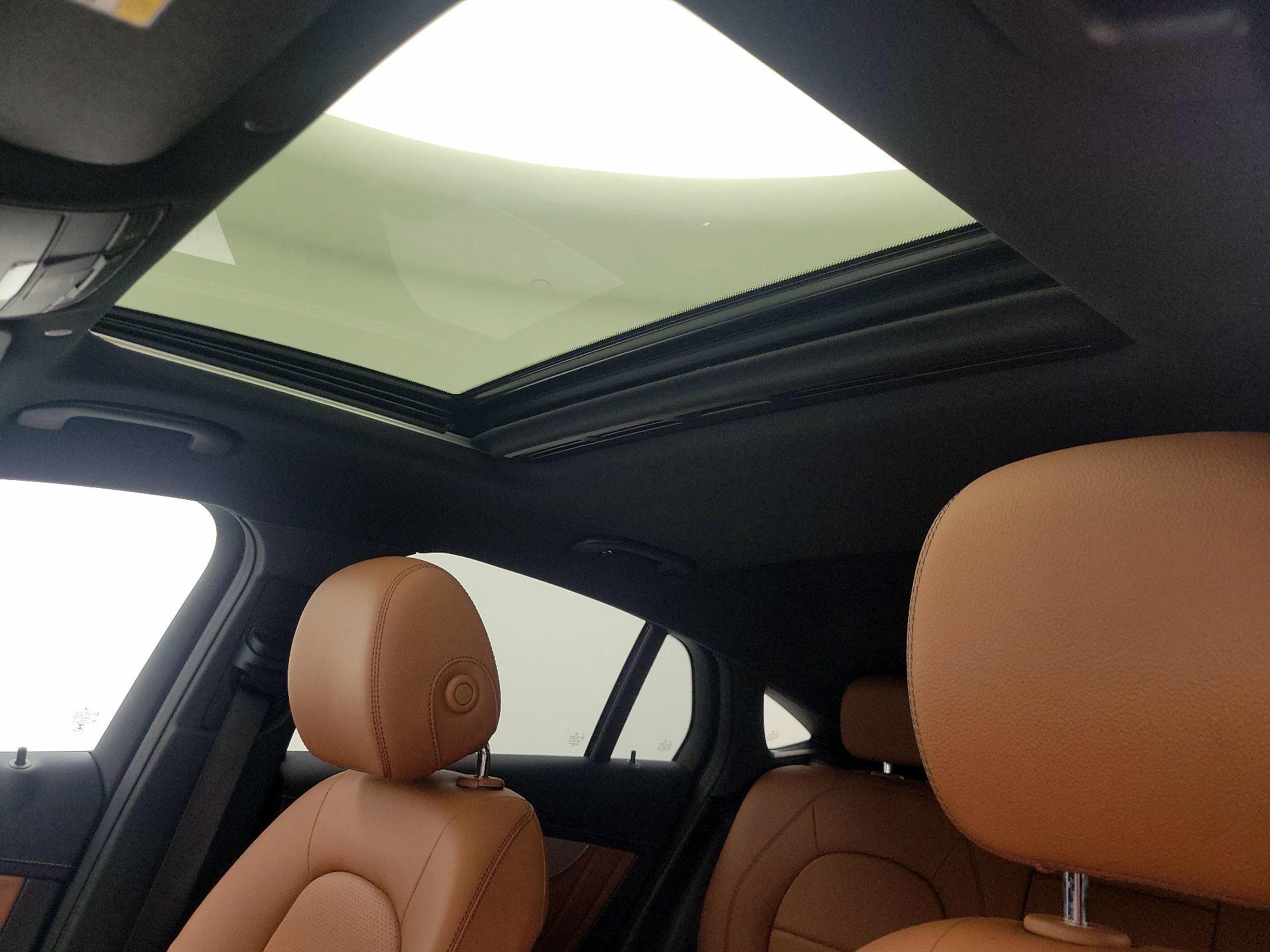 Thumbnail: 2022 Mercedes-Benz GLC - 20