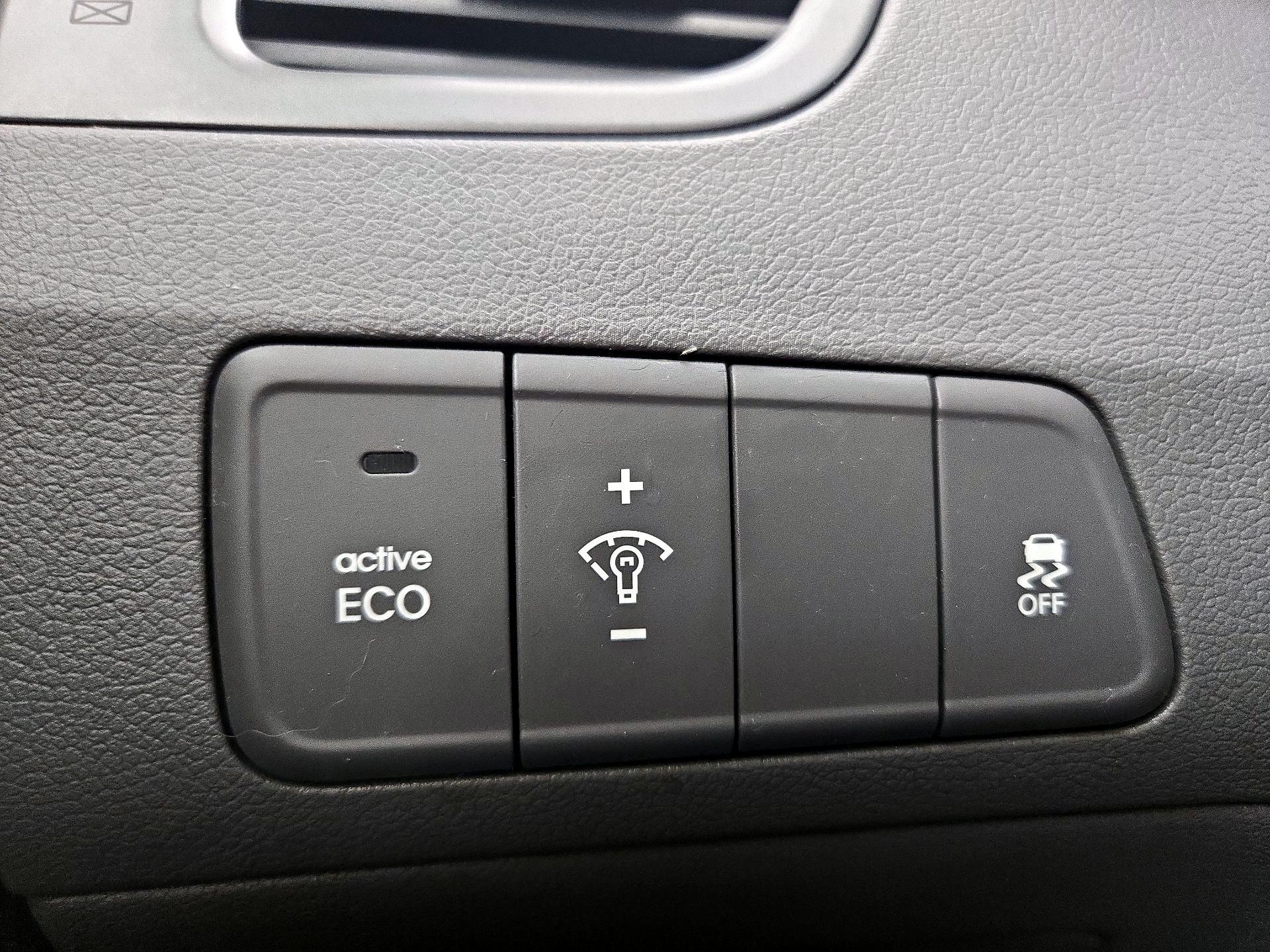 Thumbnail: 2015 Hyundai Elantra - 13