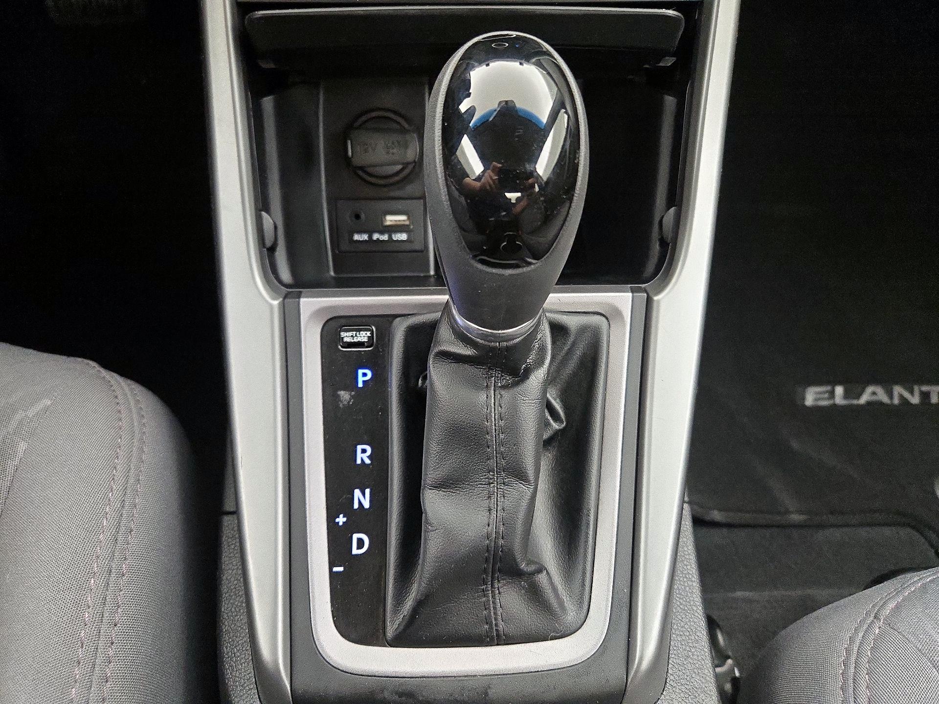 Thumbnail: 2015 Hyundai Elantra - 17