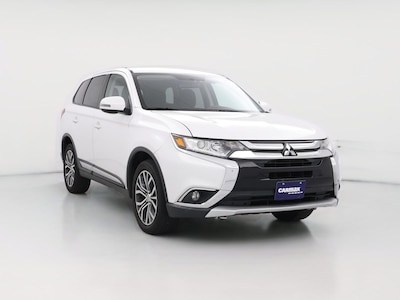 White 2017 Mitsubishi Outlander SE
