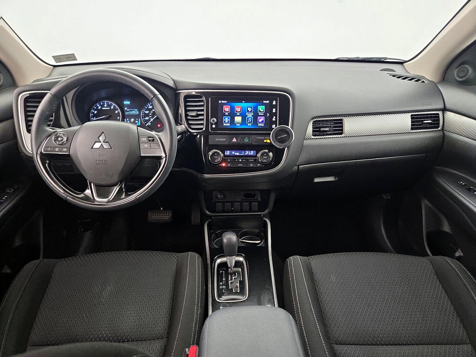 Thumbnail: 2017 Mitsubishi Outlander - 9