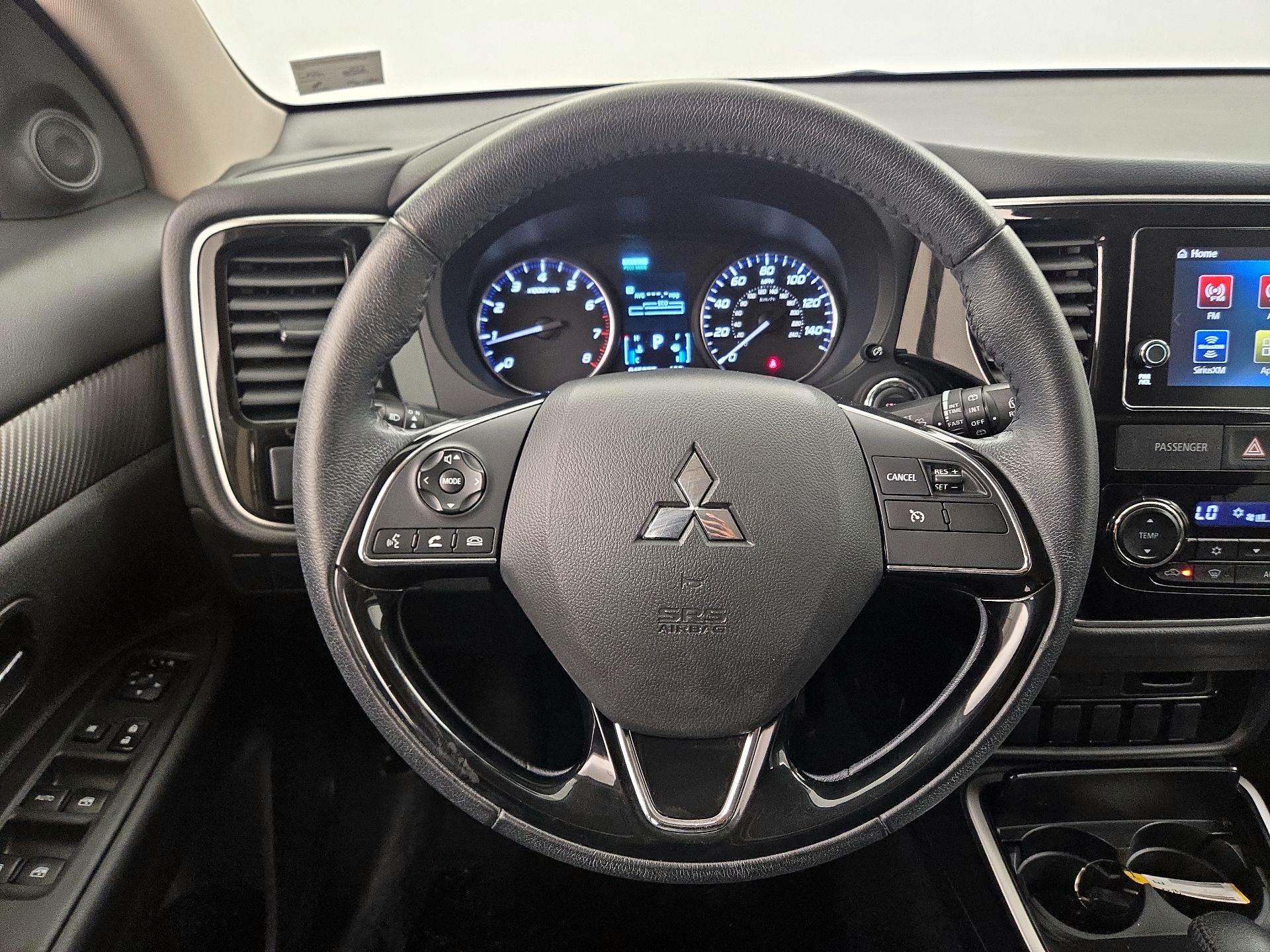 Thumbnail: 2017 Mitsubishi Outlander - 10