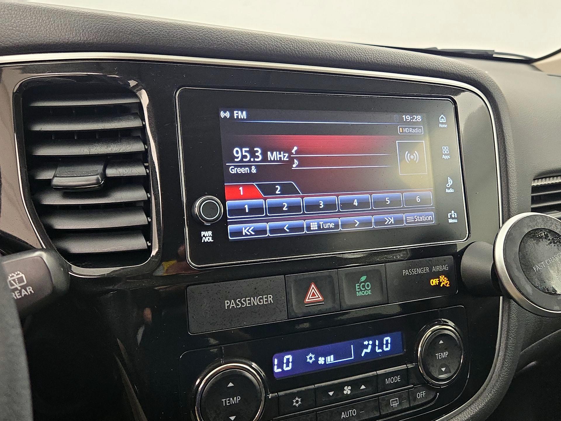Thumbnail: 2017 Mitsubishi Outlander - 15