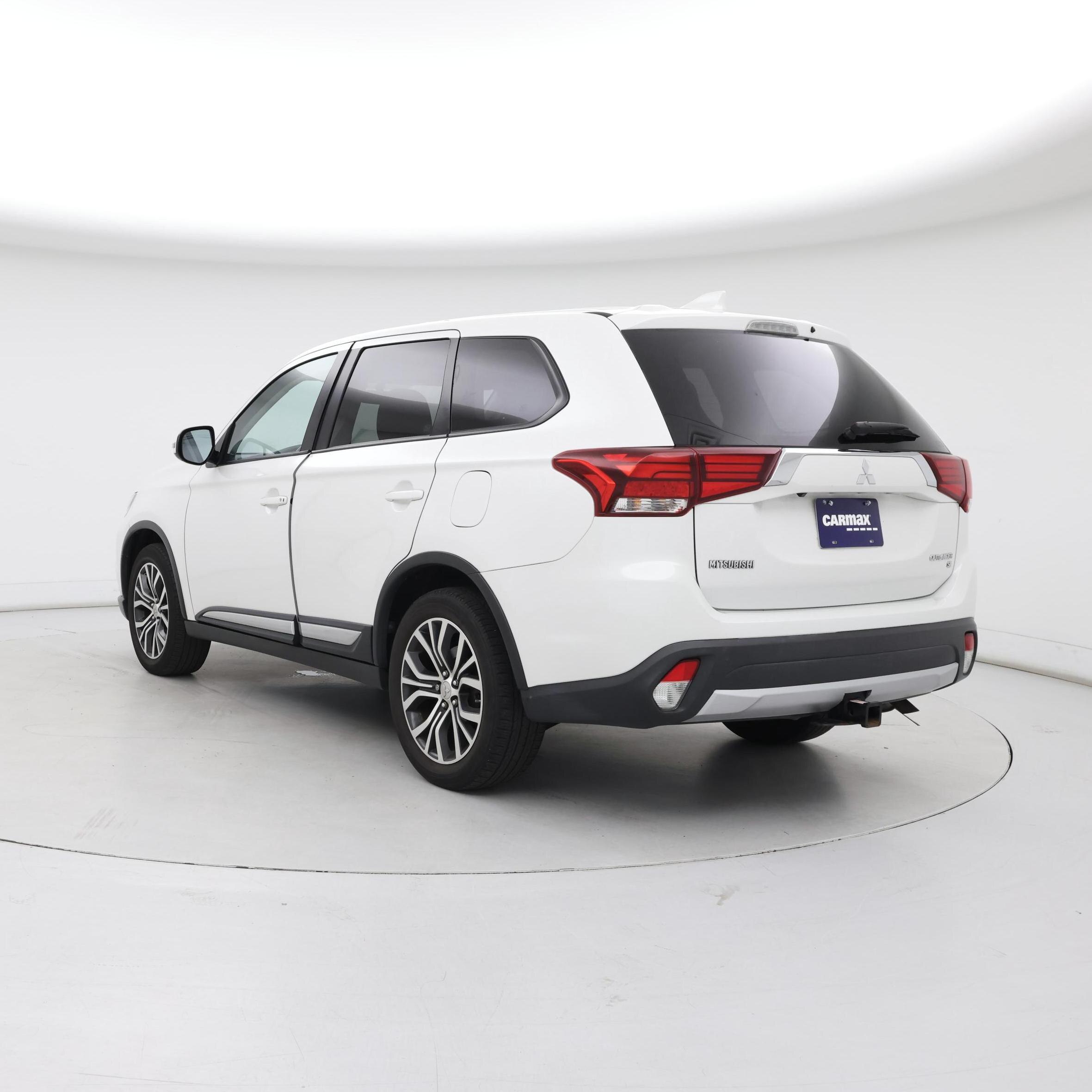 Thumbnail: 2017 Mitsubishi Outlander - 2