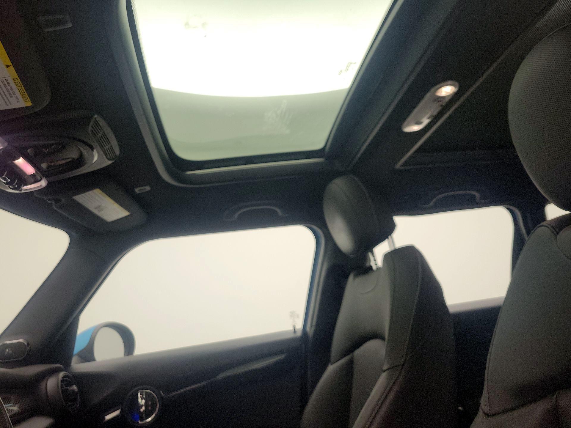 Thumbnail: 2019 MINI Cooper Hardtop - 17