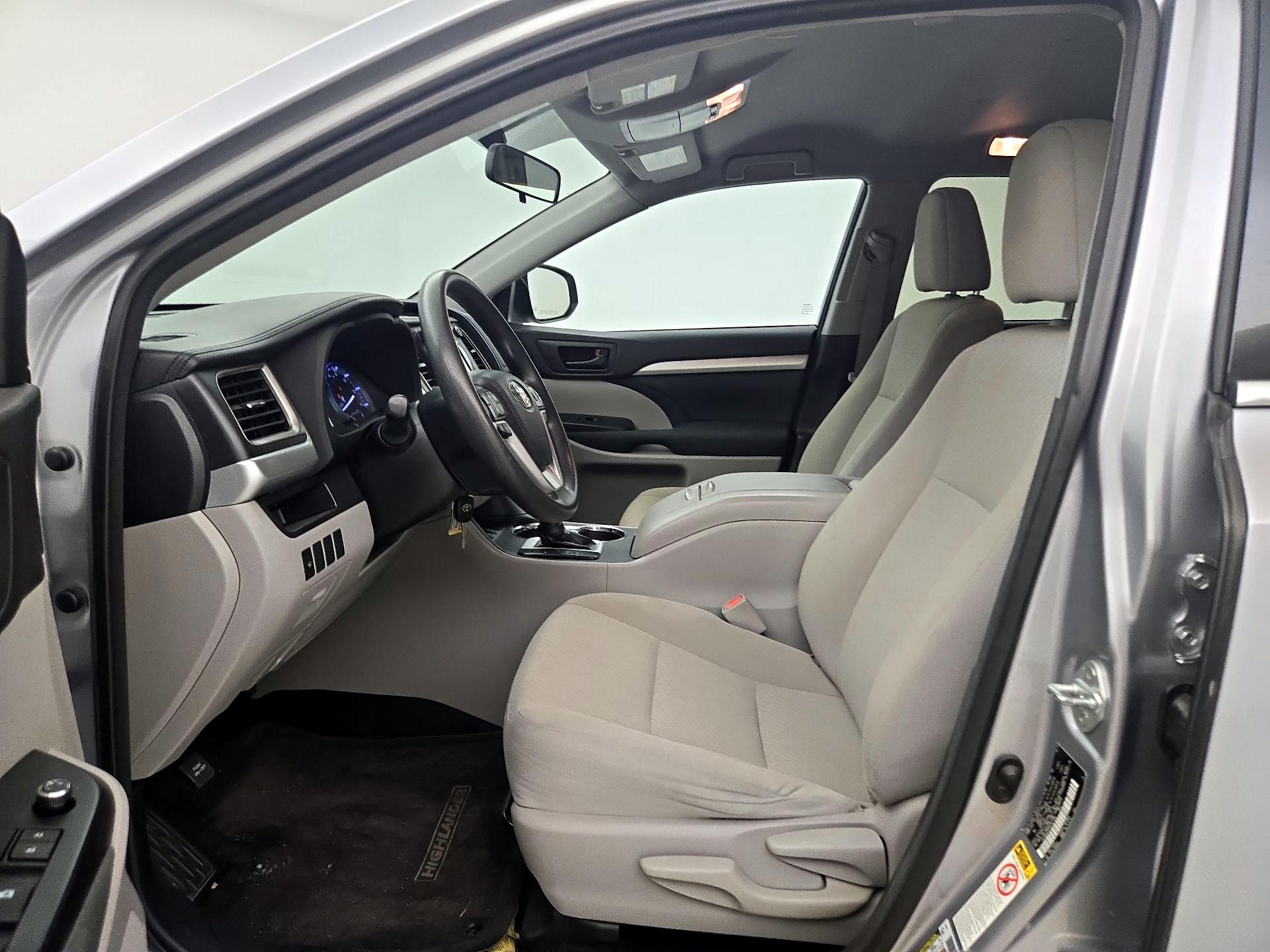 Thumbnail: 2016 Toyota Highlander - 11